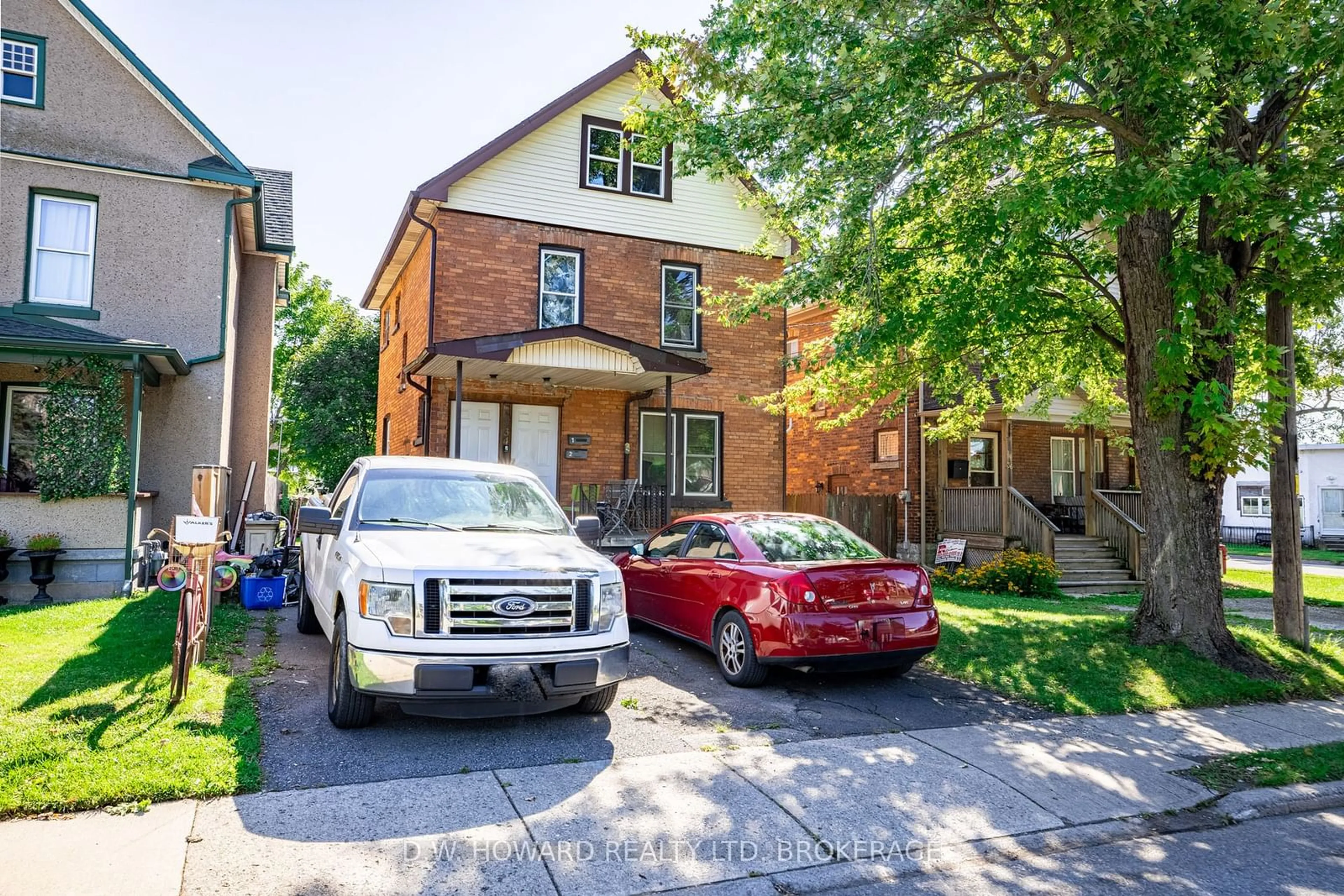 Home with brick exterior material, street for 34 Empire St, Welland Ontario L3B 2L2