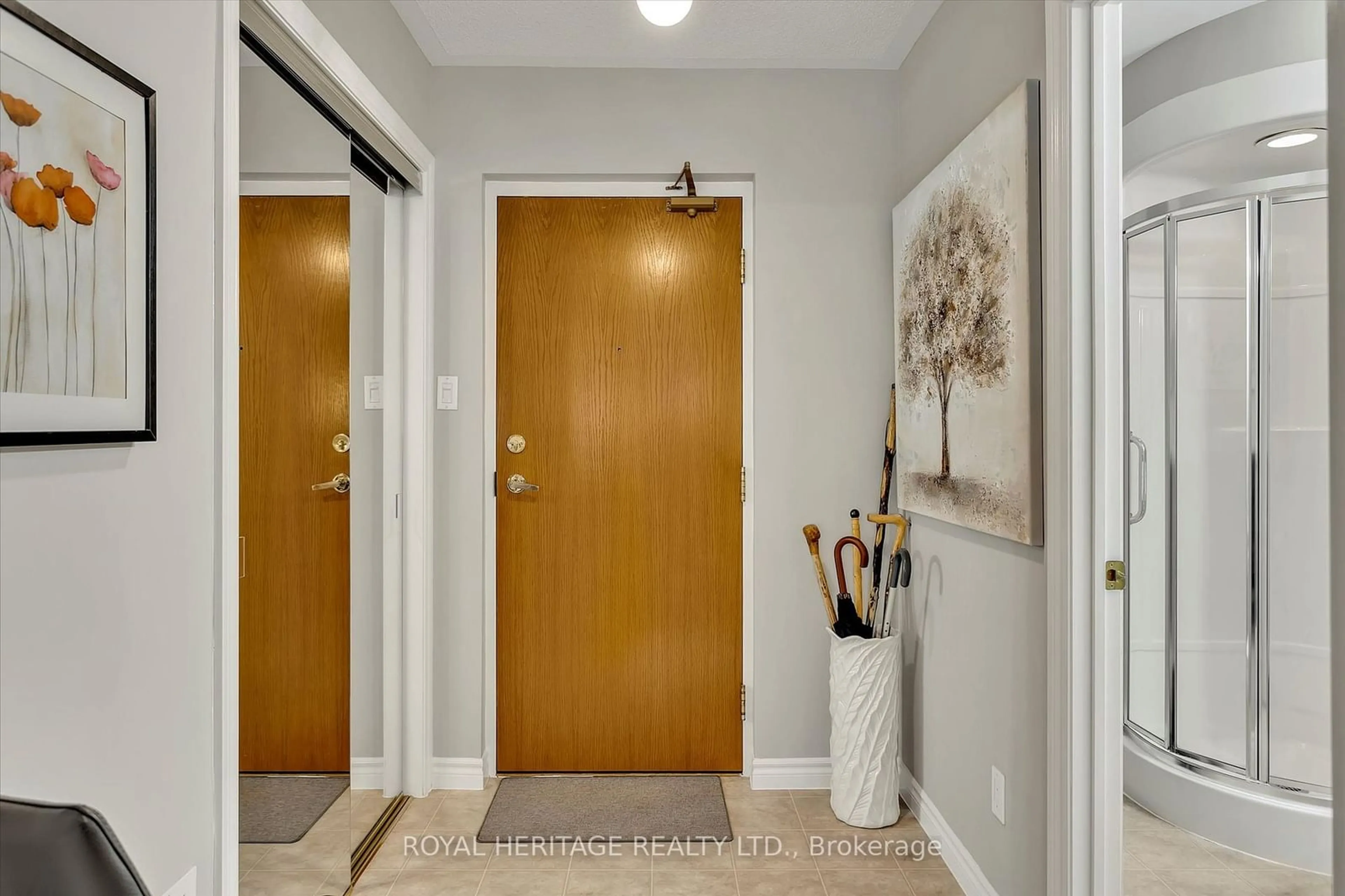 Indoor entryway for 3 Heritage Way #106, Kawartha Lakes Ontario K9V 5Z1