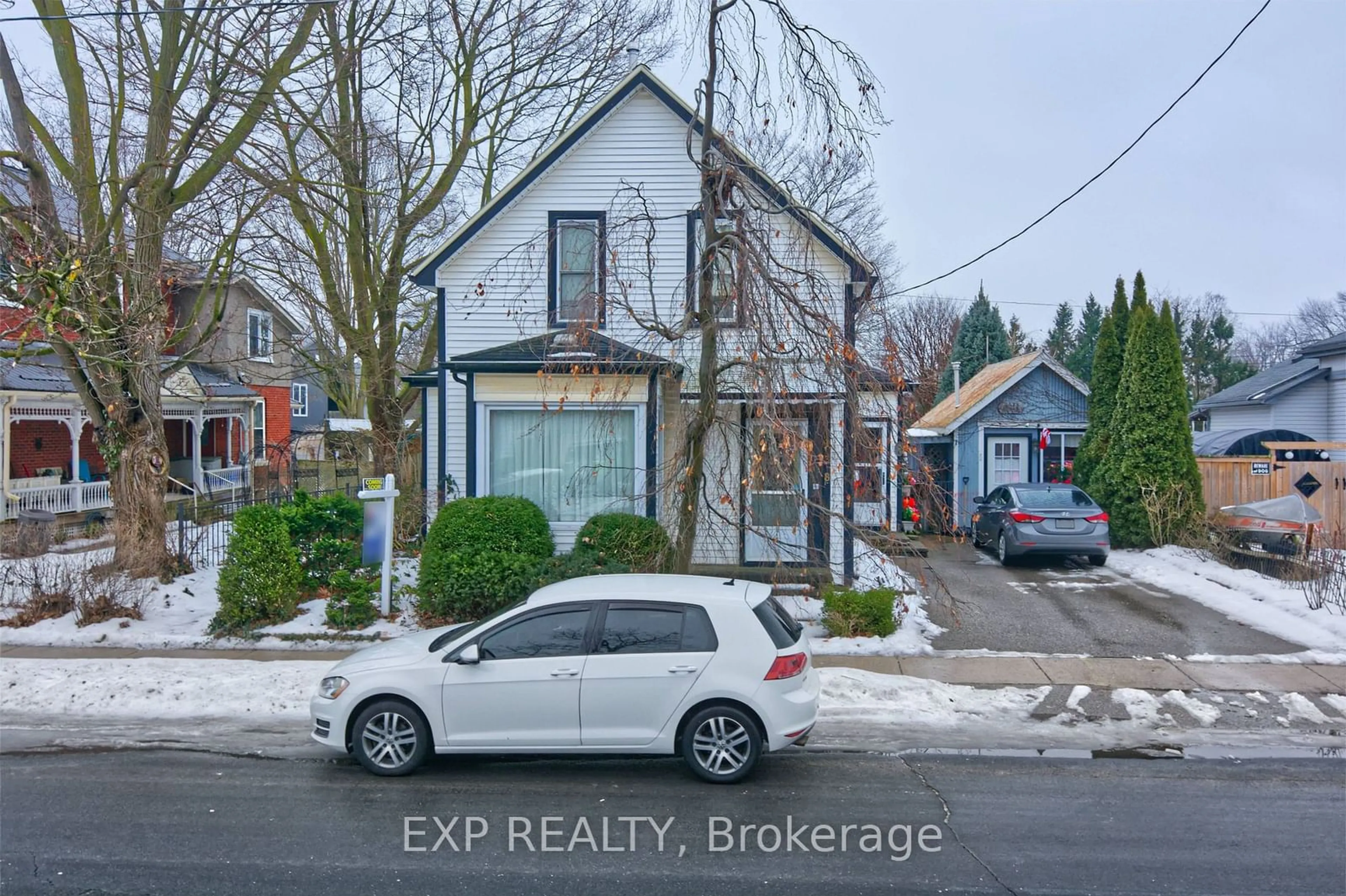 A pic from outside/outdoor area/front of a property/back of a property/a pic from drone, street for 138 Sydenham St, Aylmer Ontario N5H 1L5