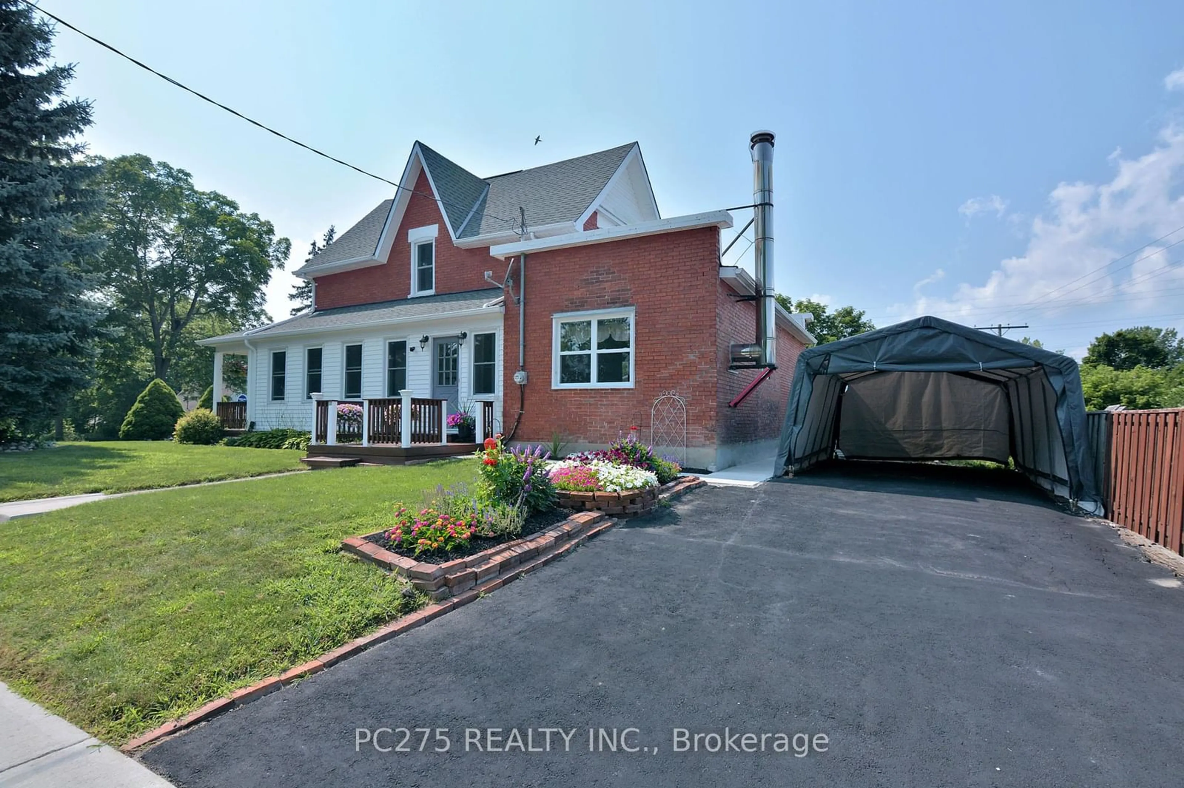 A pic from outside/outdoor area/front of a property/back of a property/a pic from drone, street for 121 Currie Rd, Dutton/Dunwich Ontario N0L 1J0