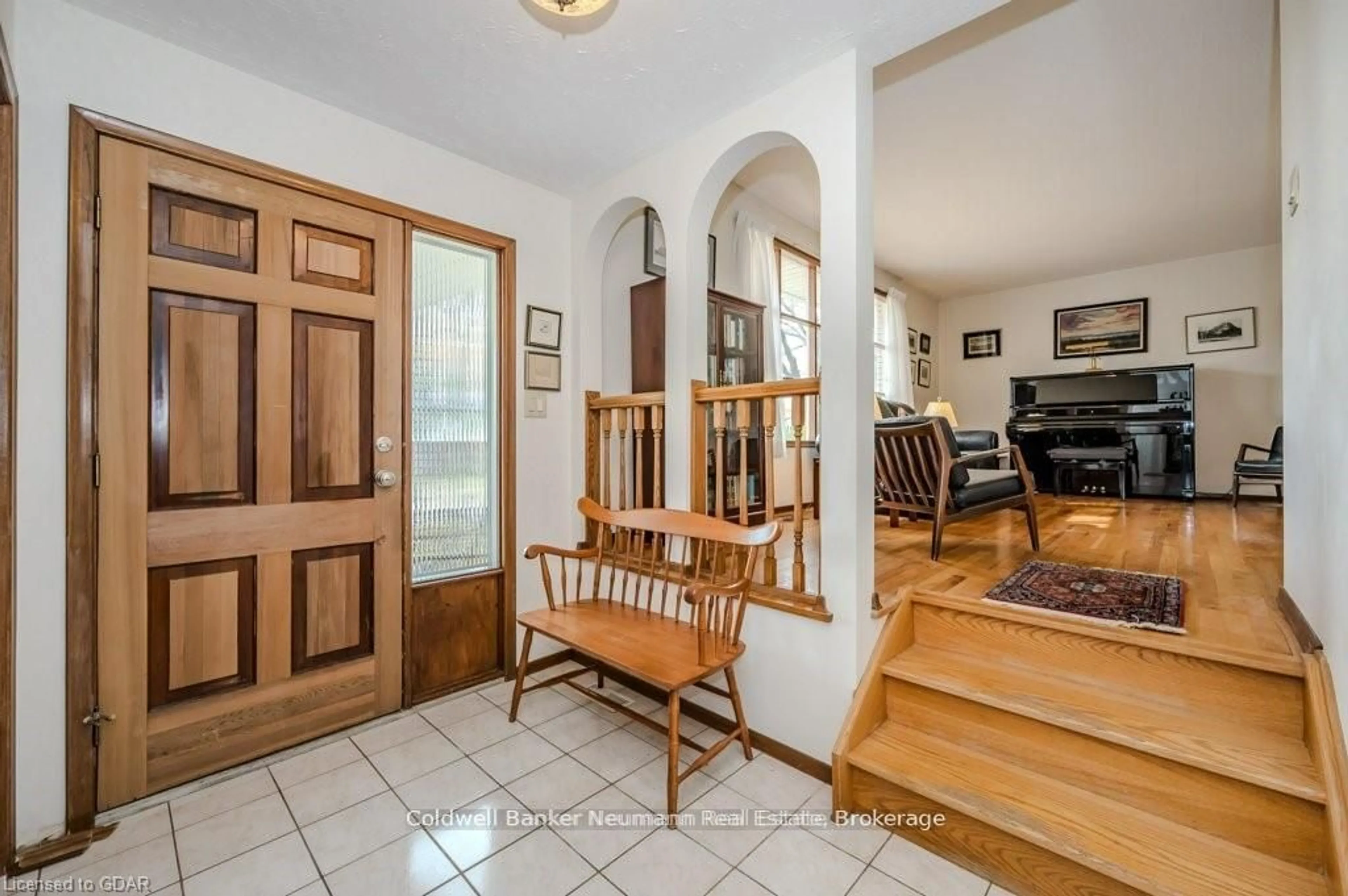 Indoor foyer for 40 KEATS Cres, Guelph Ontario N1G 3B2