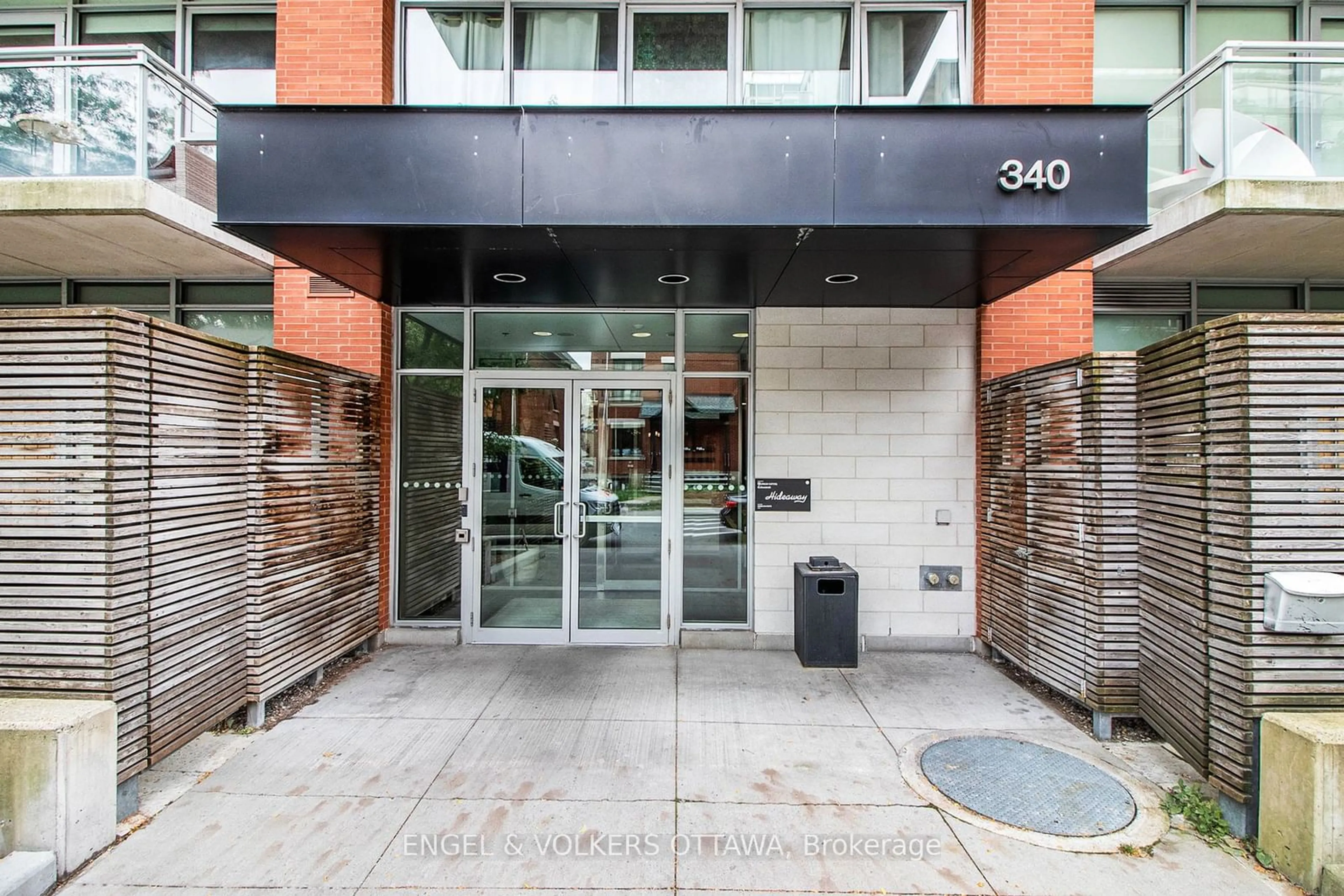 Indoor foyer for 340 MCLEOD St #641, Ottawa Centre Ontario K2P 1A4