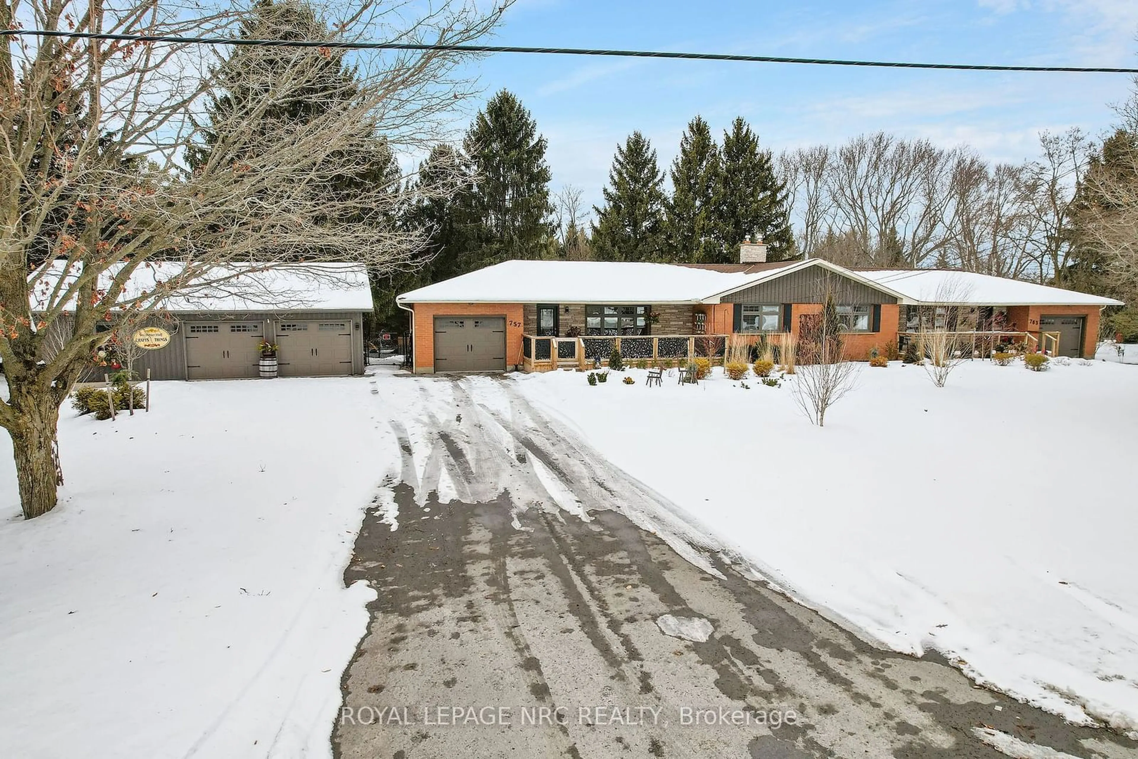 A pic from outside/outdoor area/front of a property/back of a property/a pic from drone, street for 757-763 Ridge Rd, Fort Erie Ontario L0S 1N0