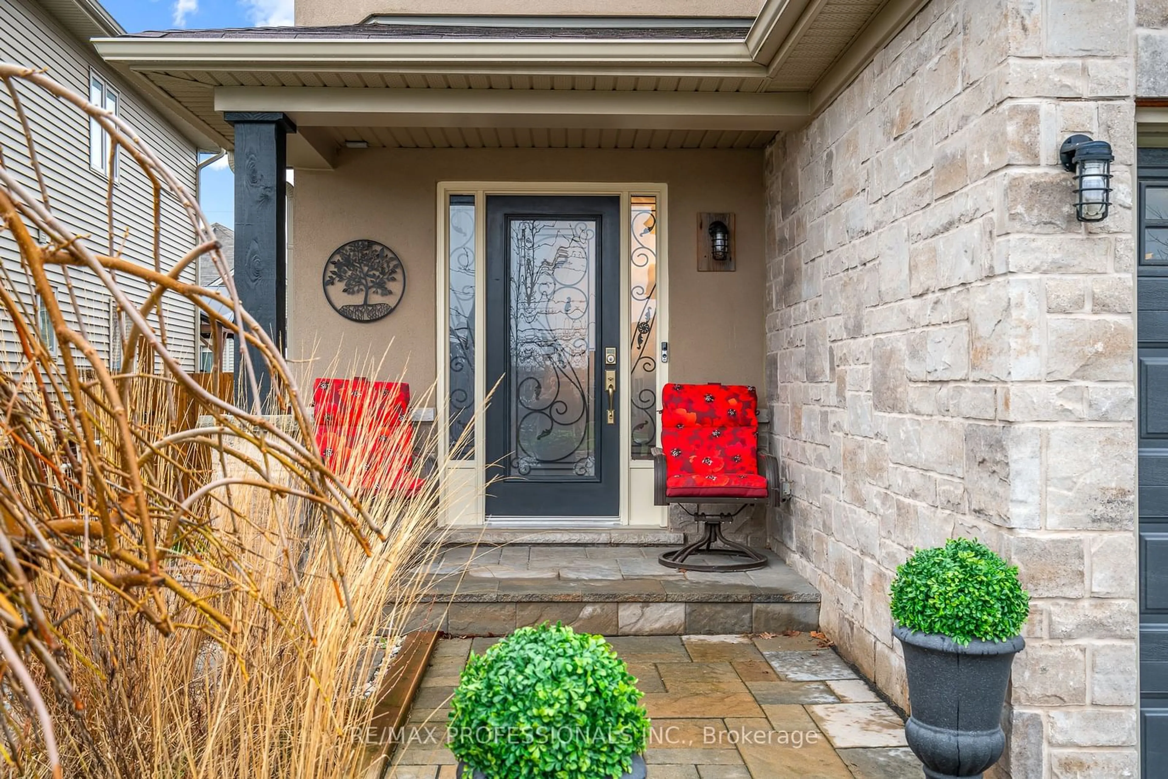 Indoor entryway for 4348 Dennis Ave, Lincoln Ontario L3J 1N4