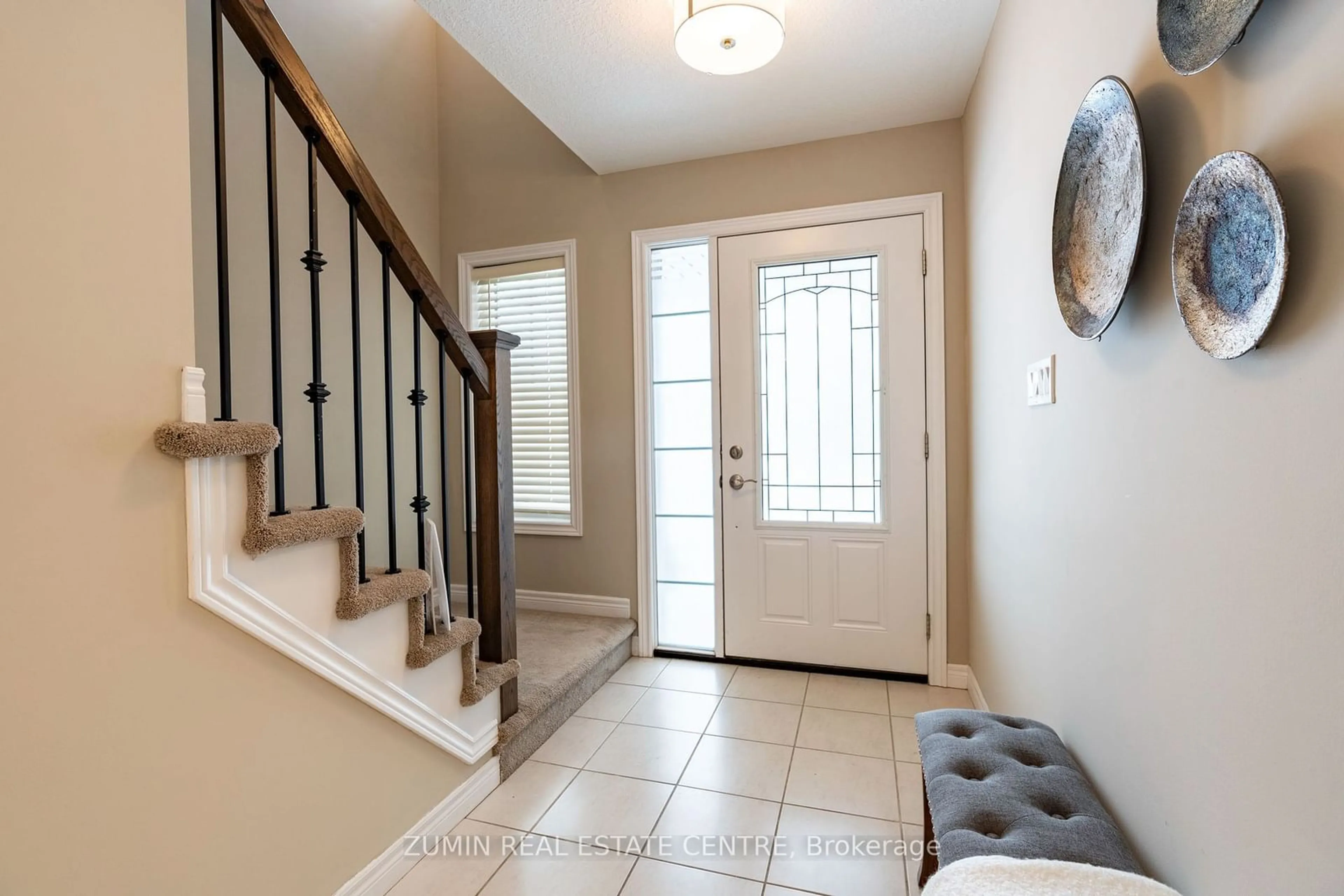 Indoor entryway for 1389 Caen Ave, Woodstock Ontario N4T 0J3