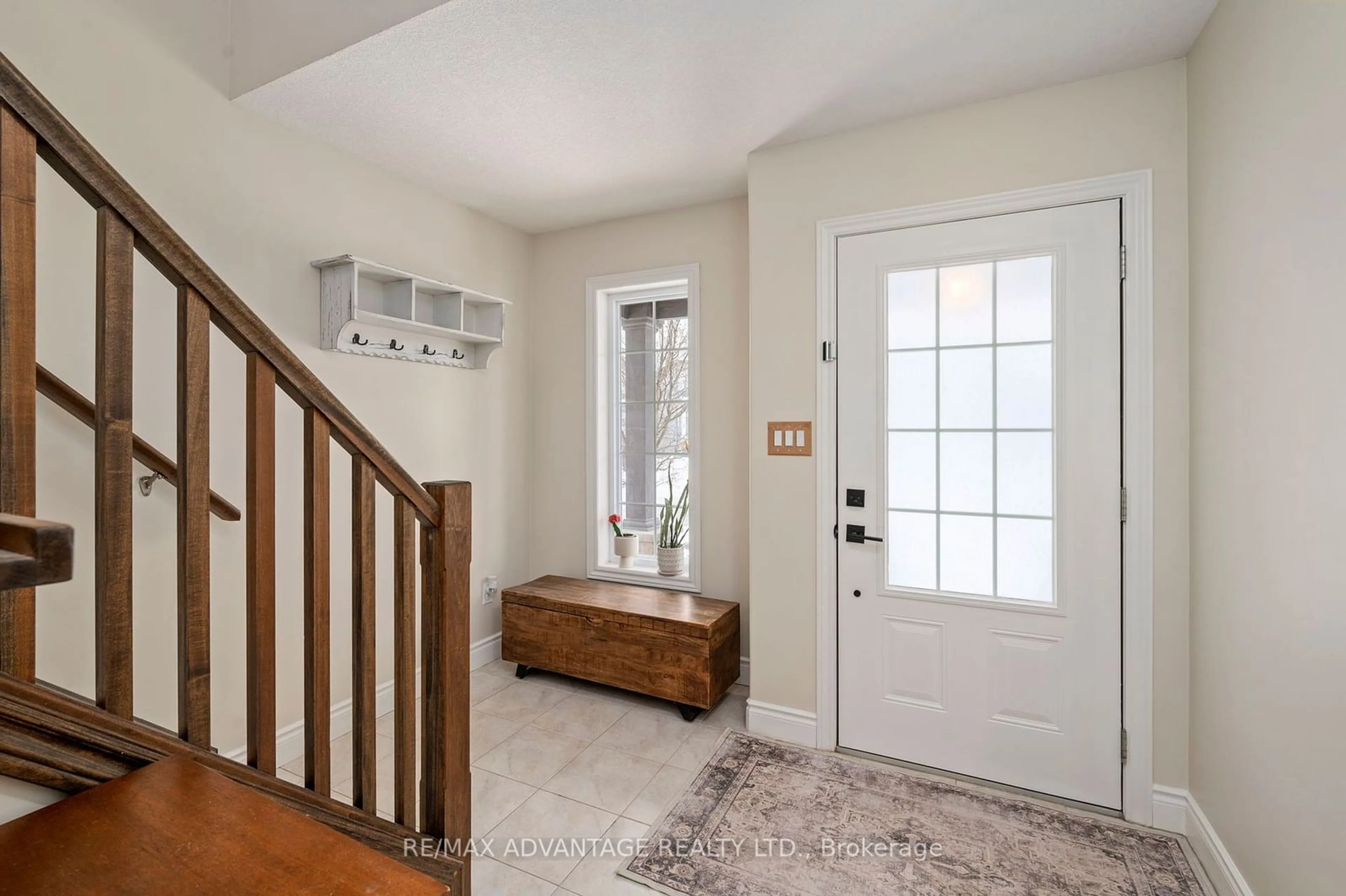 Indoor entryway for 18 Willis Ave, Strathroy-Caradoc Ontario N7G 0B6