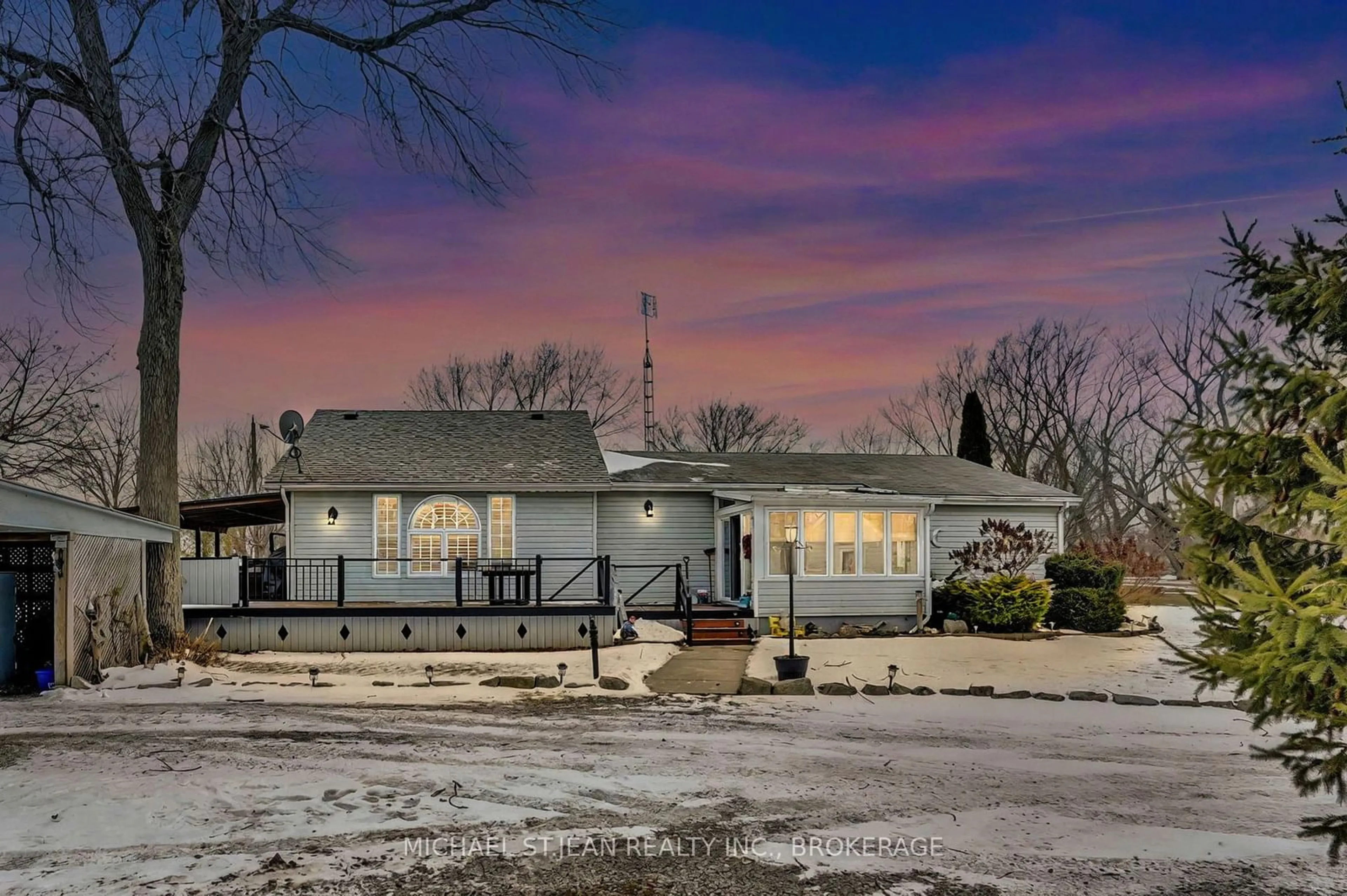 A pic from outside/outdoor area/front of a property/back of a property/a pic from drone, street for 1022 Lakeshore Rd, Haldimand Ontario N0A 1P0