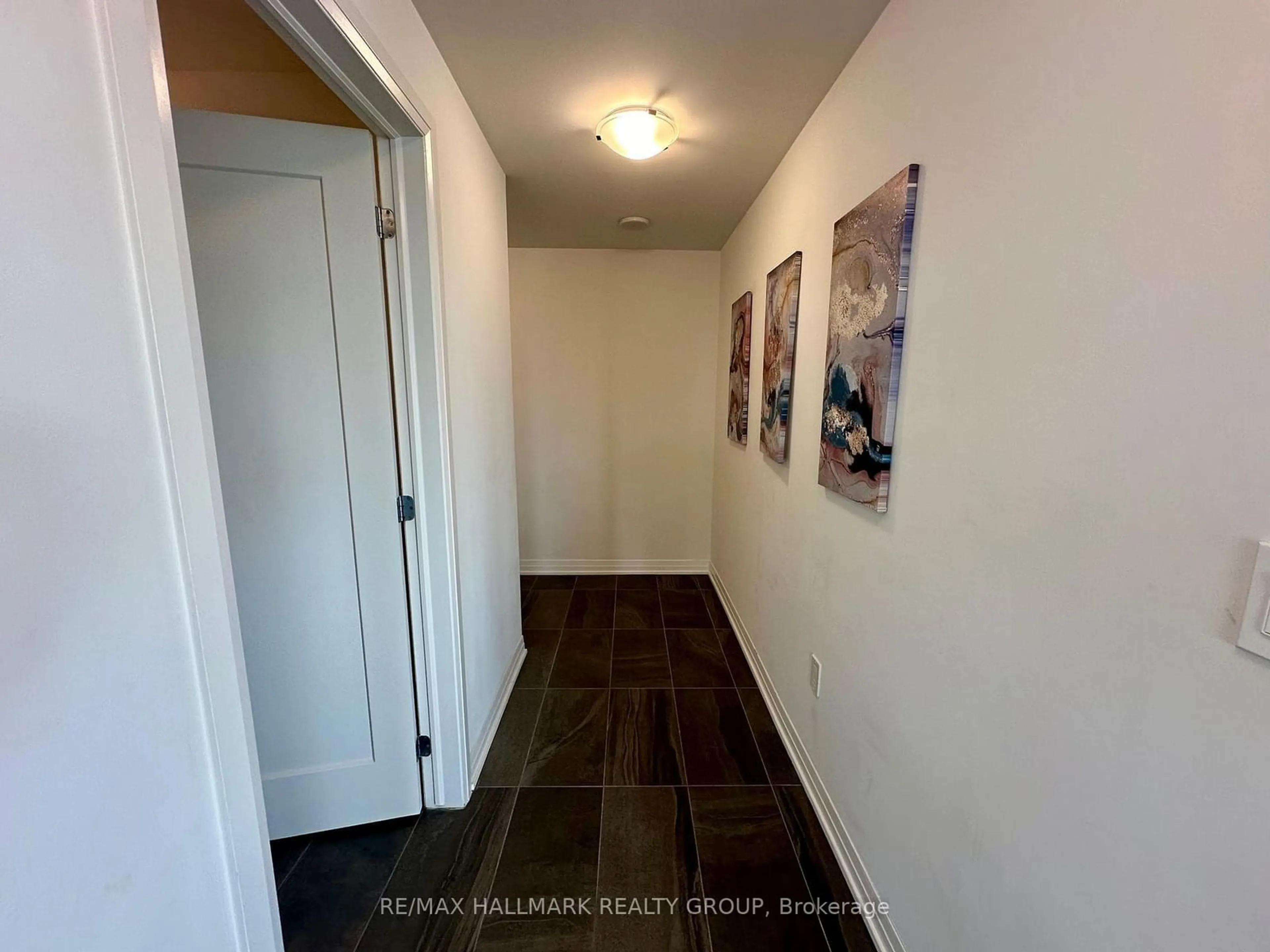 Indoor entryway for 805 CARLING Ave #504, Ottawa Ontario K1S 5W9