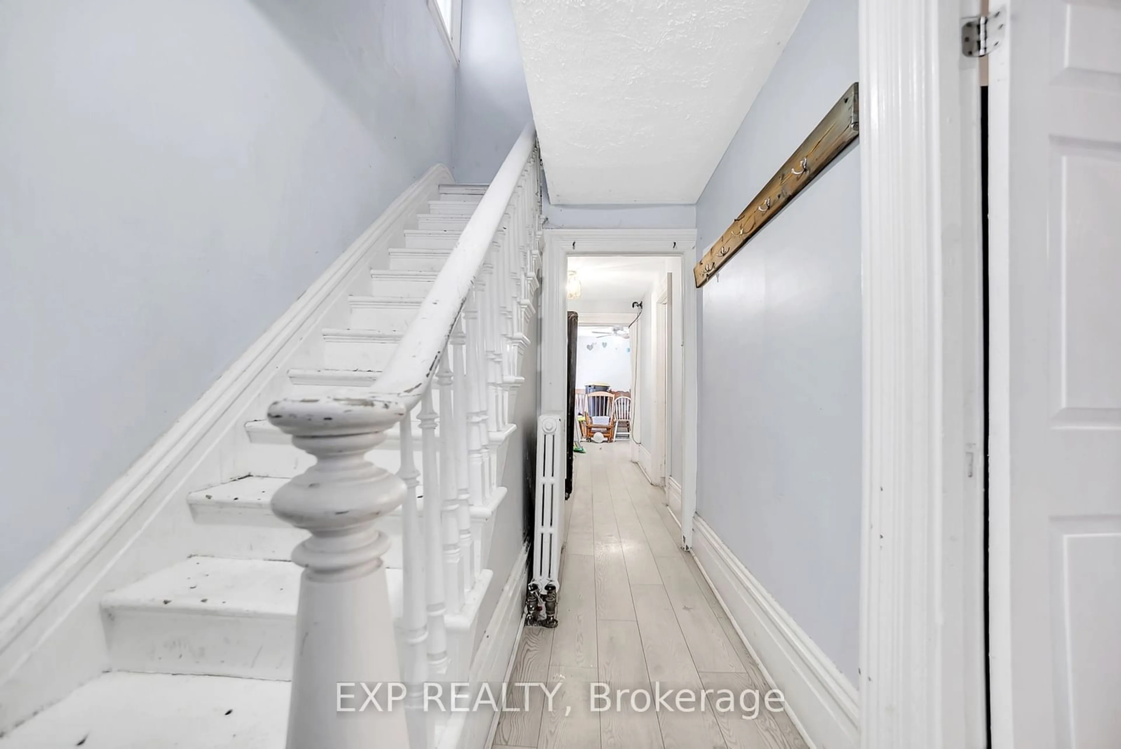 Indoor entryway for 234 Coleman St, Belleville Ontario K8P 3H6