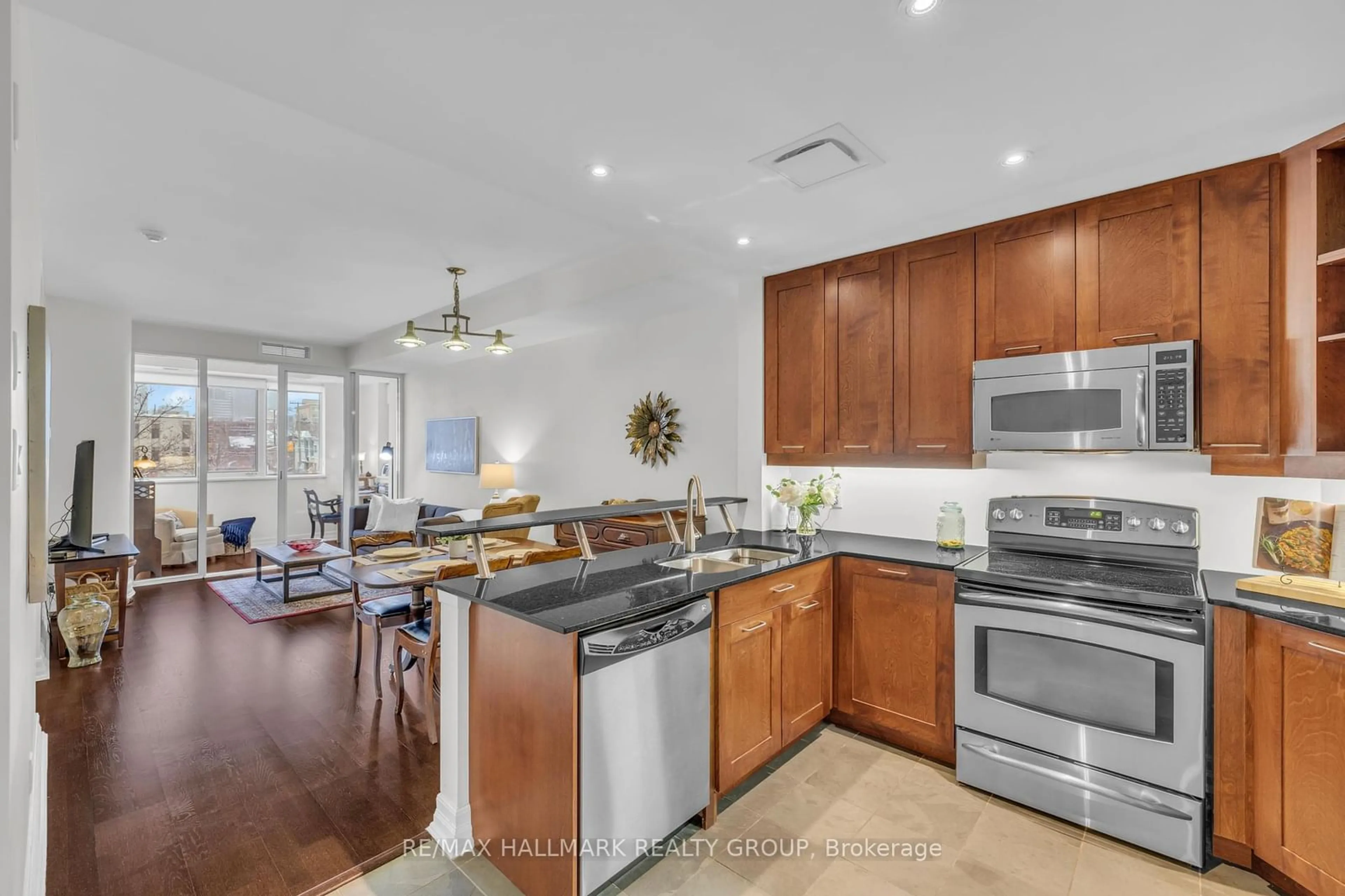 Open concept kitchen, unknown for 320 Mcleod St #210, Ottawa Centre Ontario K2P 1A3