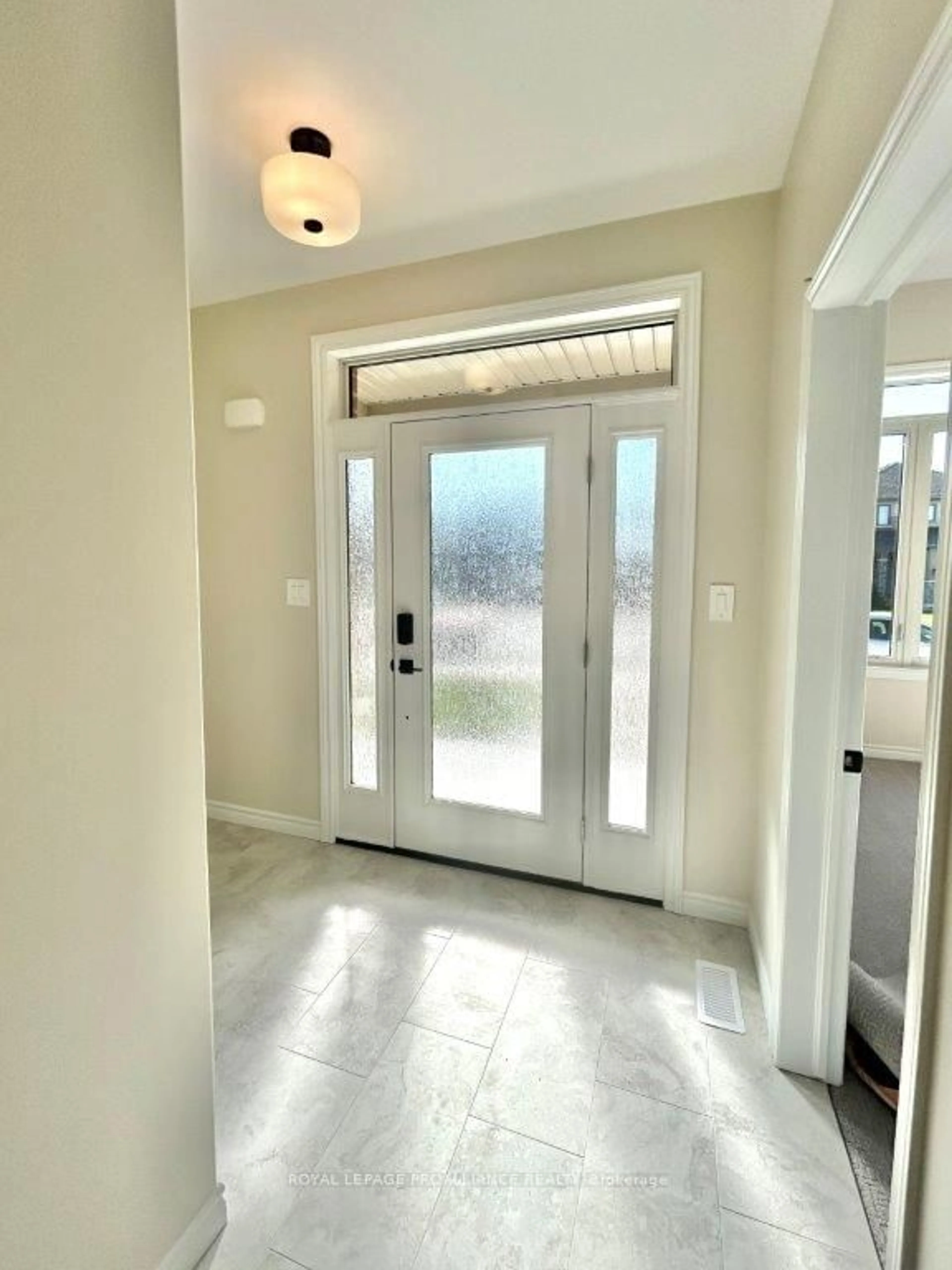 Indoor entryway for 43 Athabaska Dr, Belleville Ontario K8N 0T1