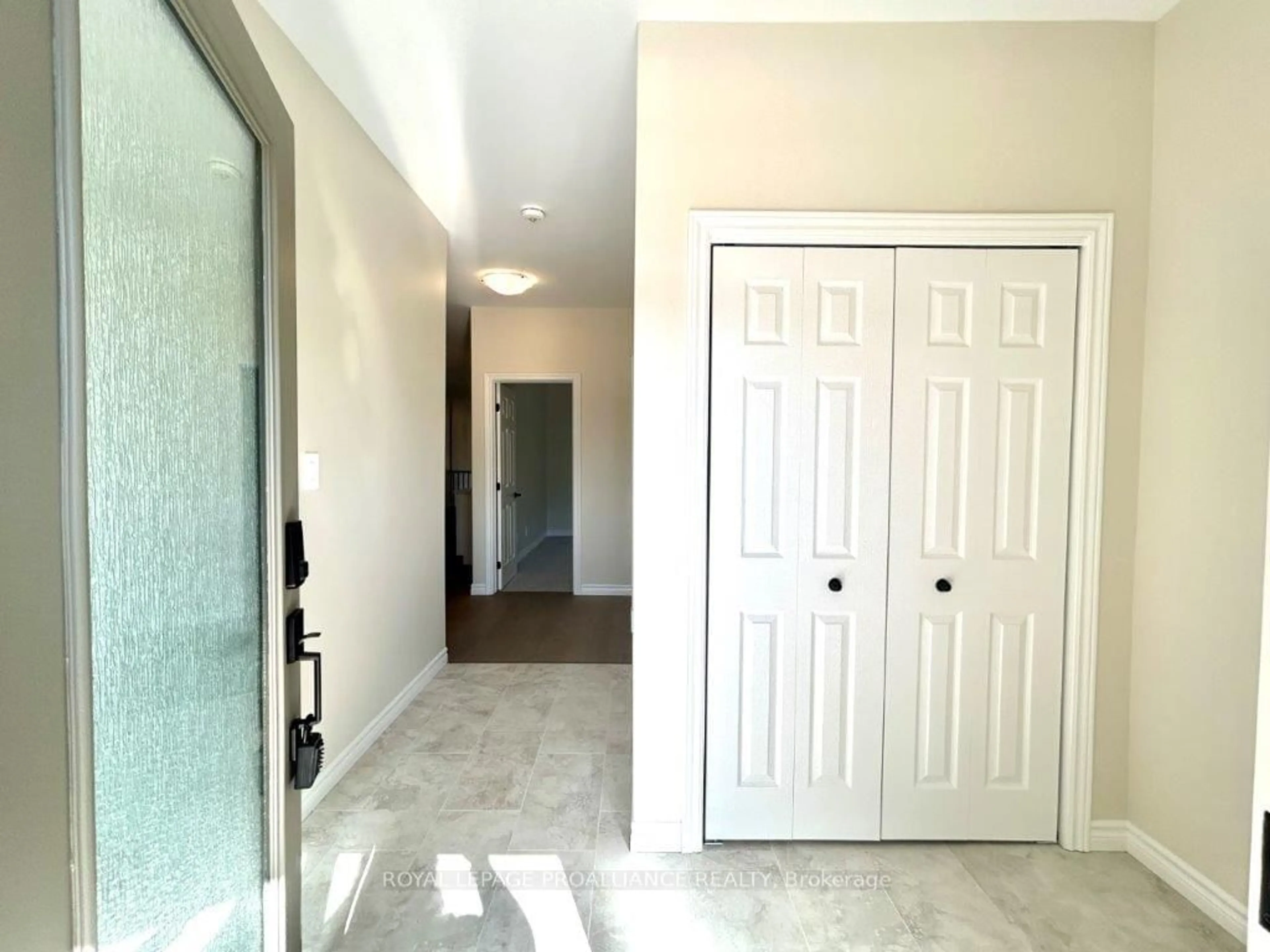 Indoor entryway for 43 Athabaska Dr, Belleville Ontario K8N 0T1