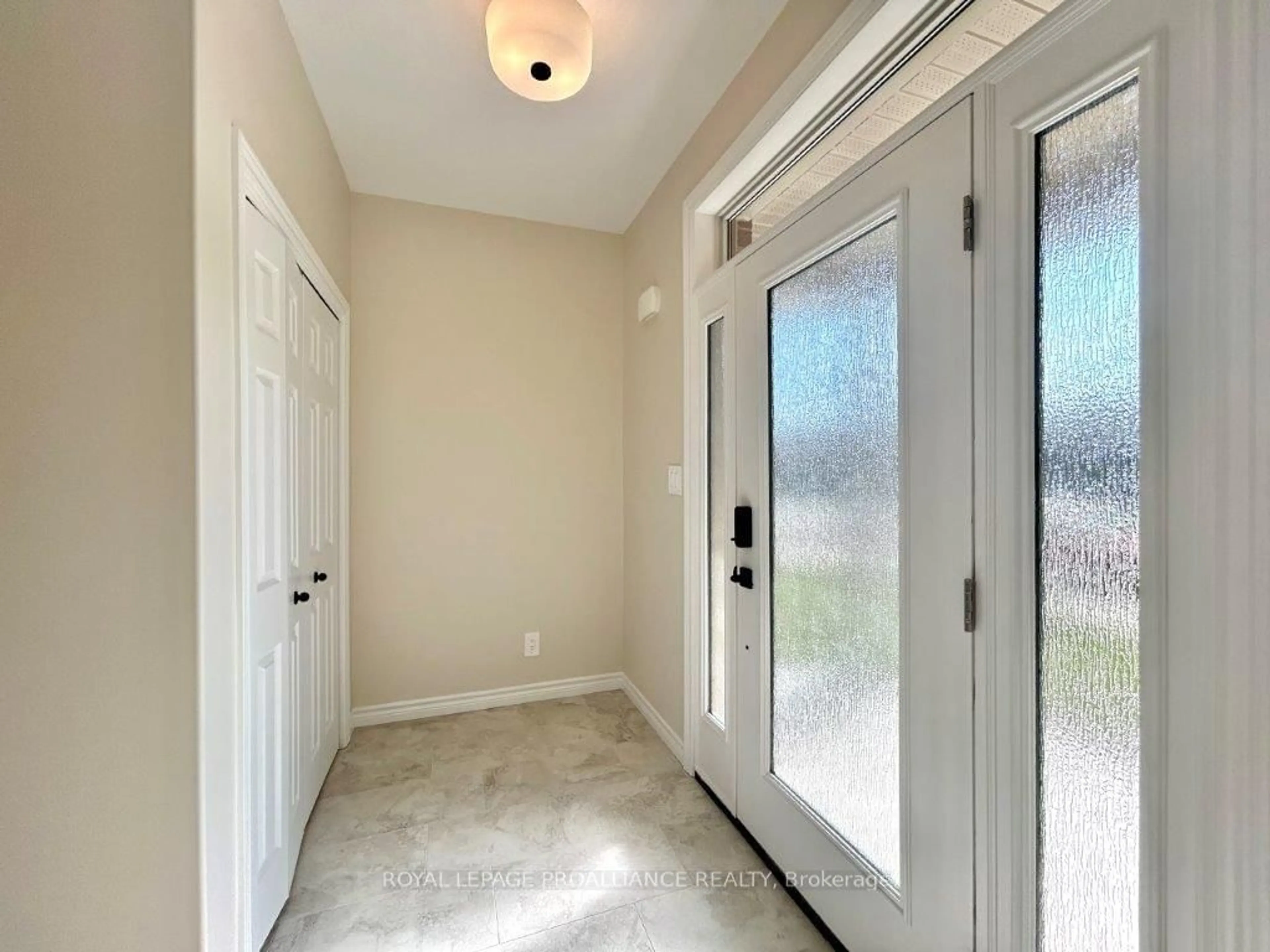 Indoor entryway for 43 Athabaska Dr, Belleville Ontario K8N 0T1