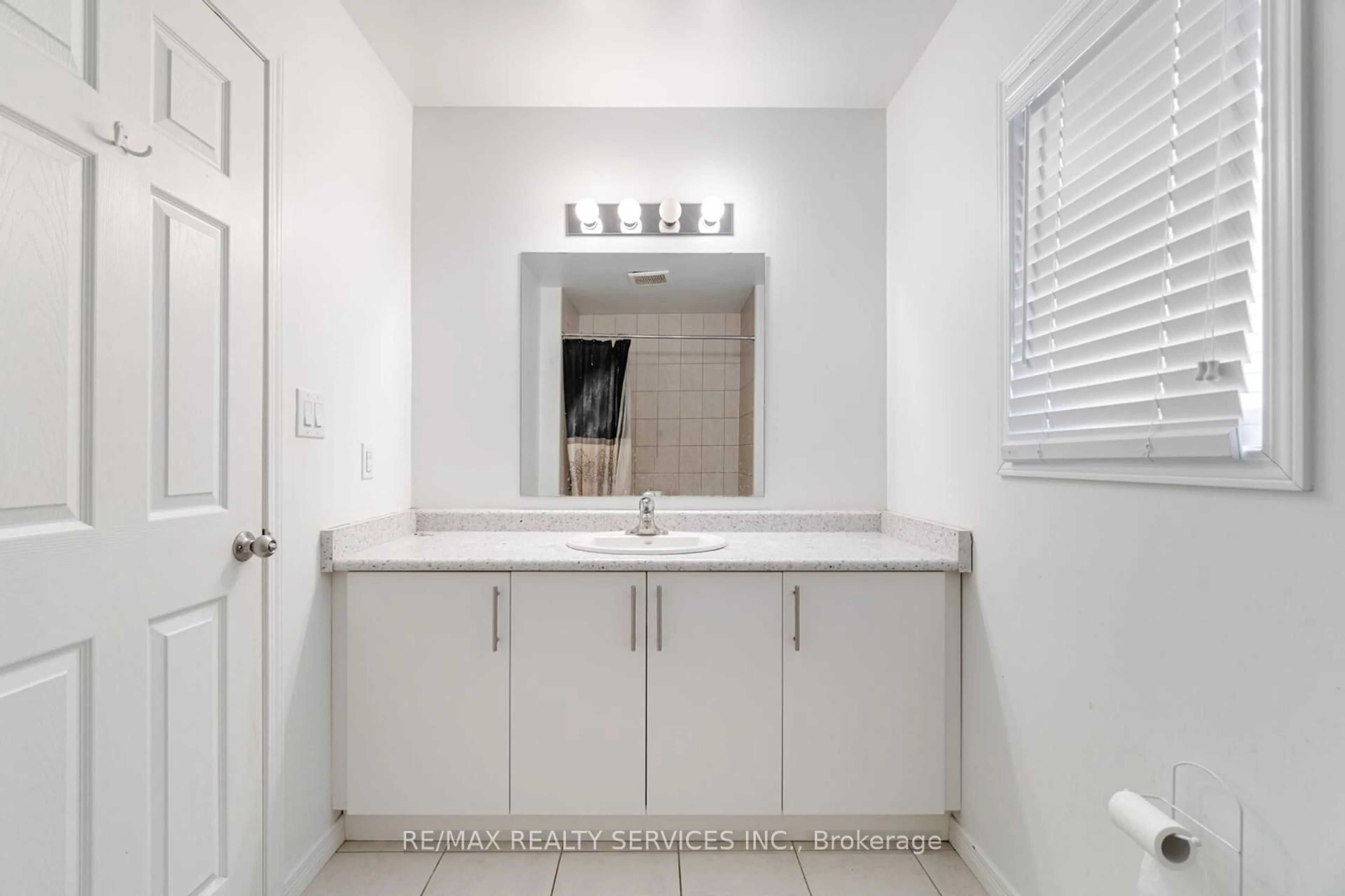 Standard bathroom, ceramic/tile floor for 269 Freure Dr, Cambridge Ontario N1S 0C1