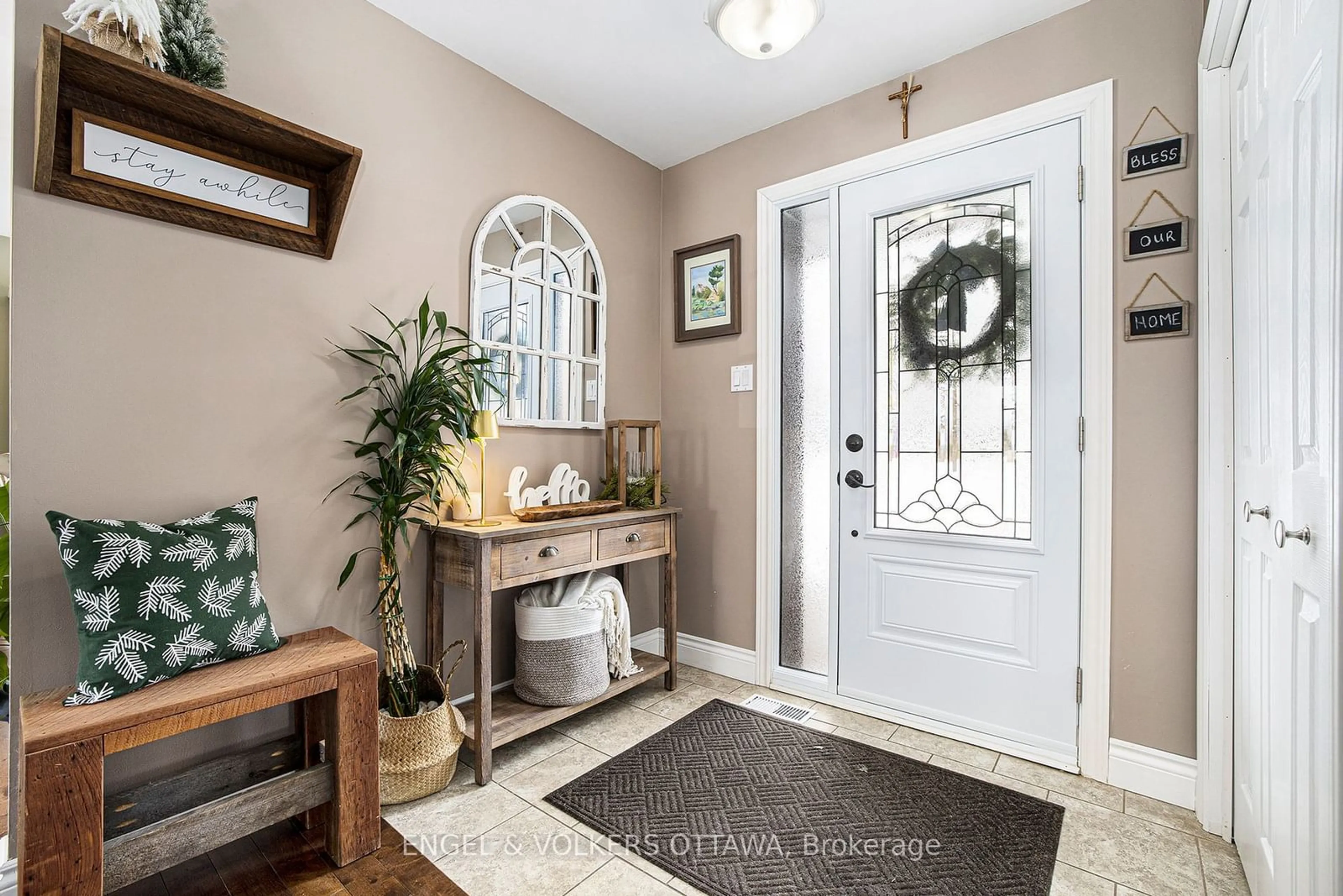 Indoor entryway for 741 Drummond Concession 12C Rd, Carleton Place Ontario K7C 3P1