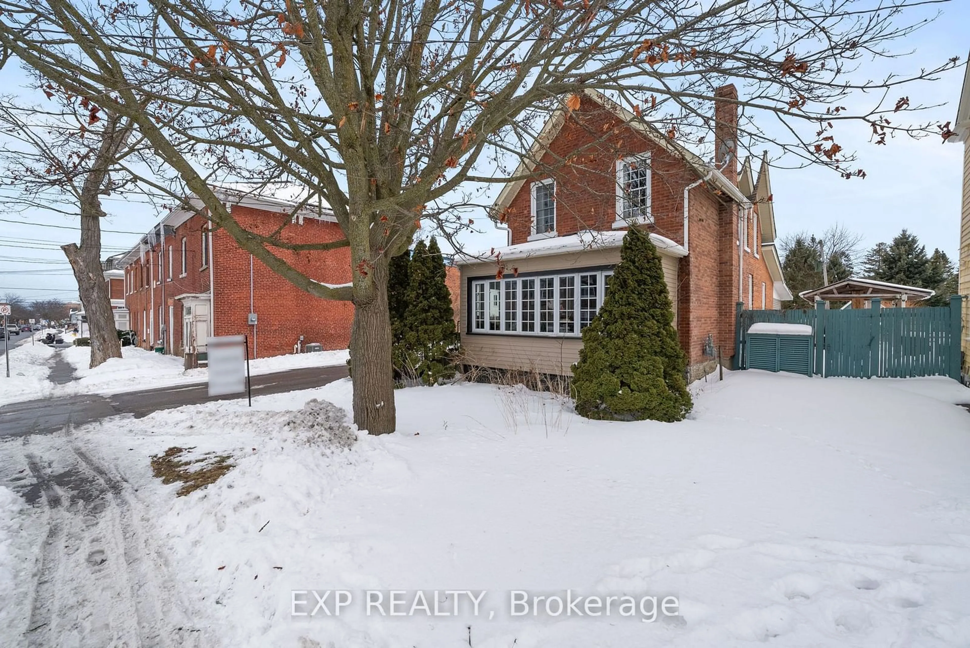 A pic from outside/outdoor area/front of a property/back of a property/a pic from drone, street for 355 Division St, Cobourg Ontario K9A 3R5