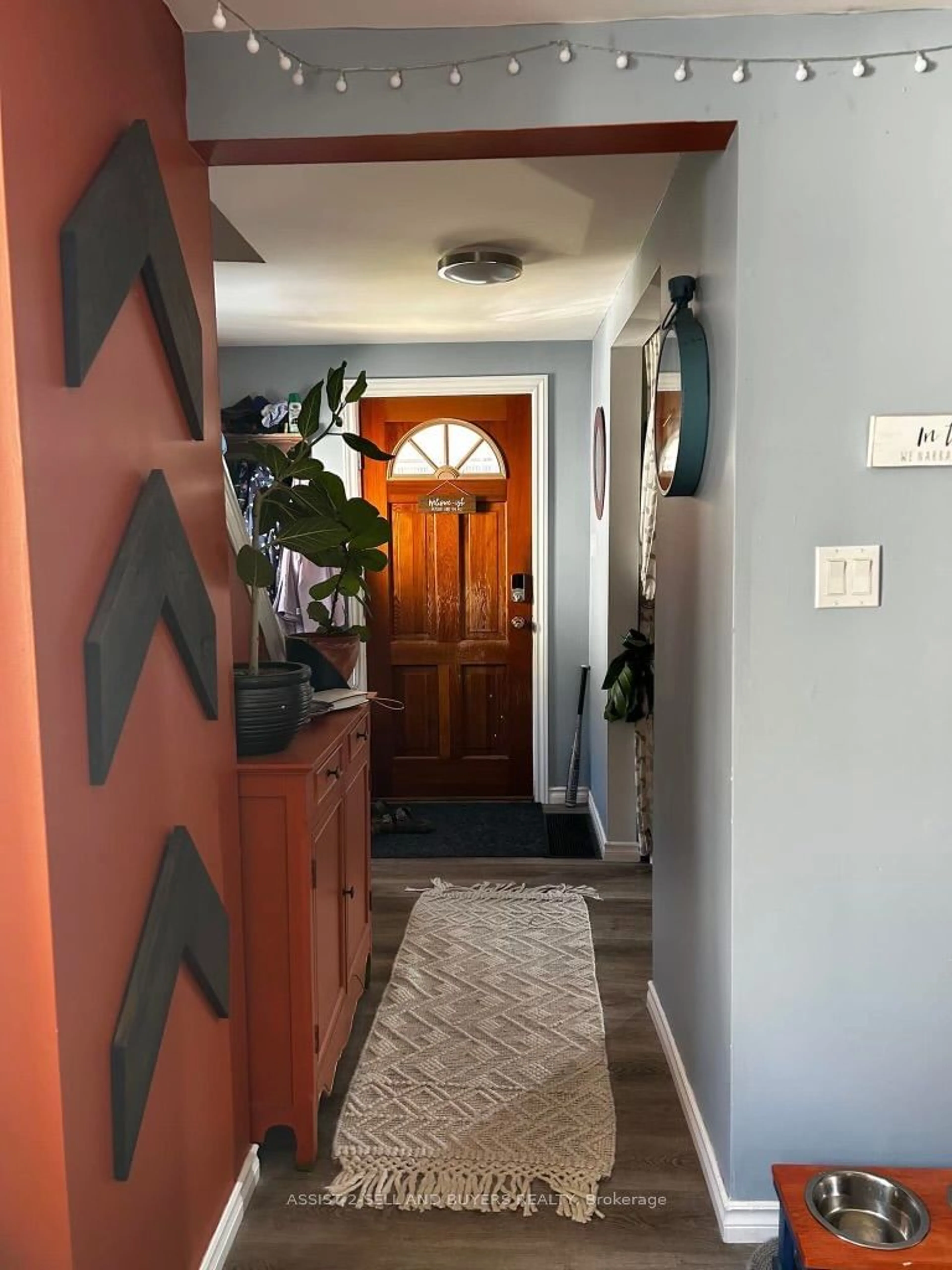 Indoor entryway for 29 Baldwin Ave, Cornwall Ontario K6H 4H7