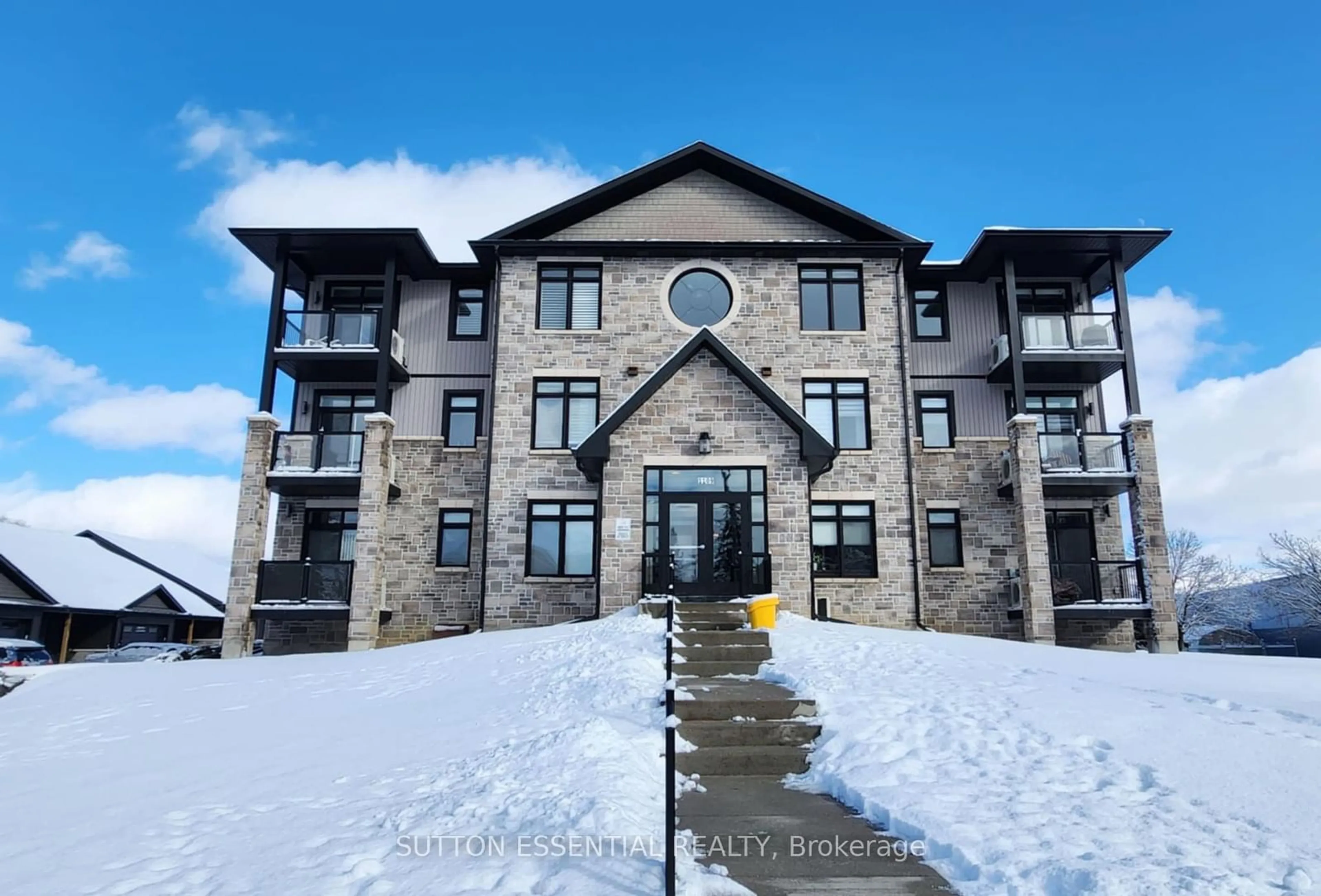 A pic from outside/outdoor area/front of a property/back of a property/a pic from drone, building for 1109 Millwood Ave #102, Brockville Ontario K6V 0C7