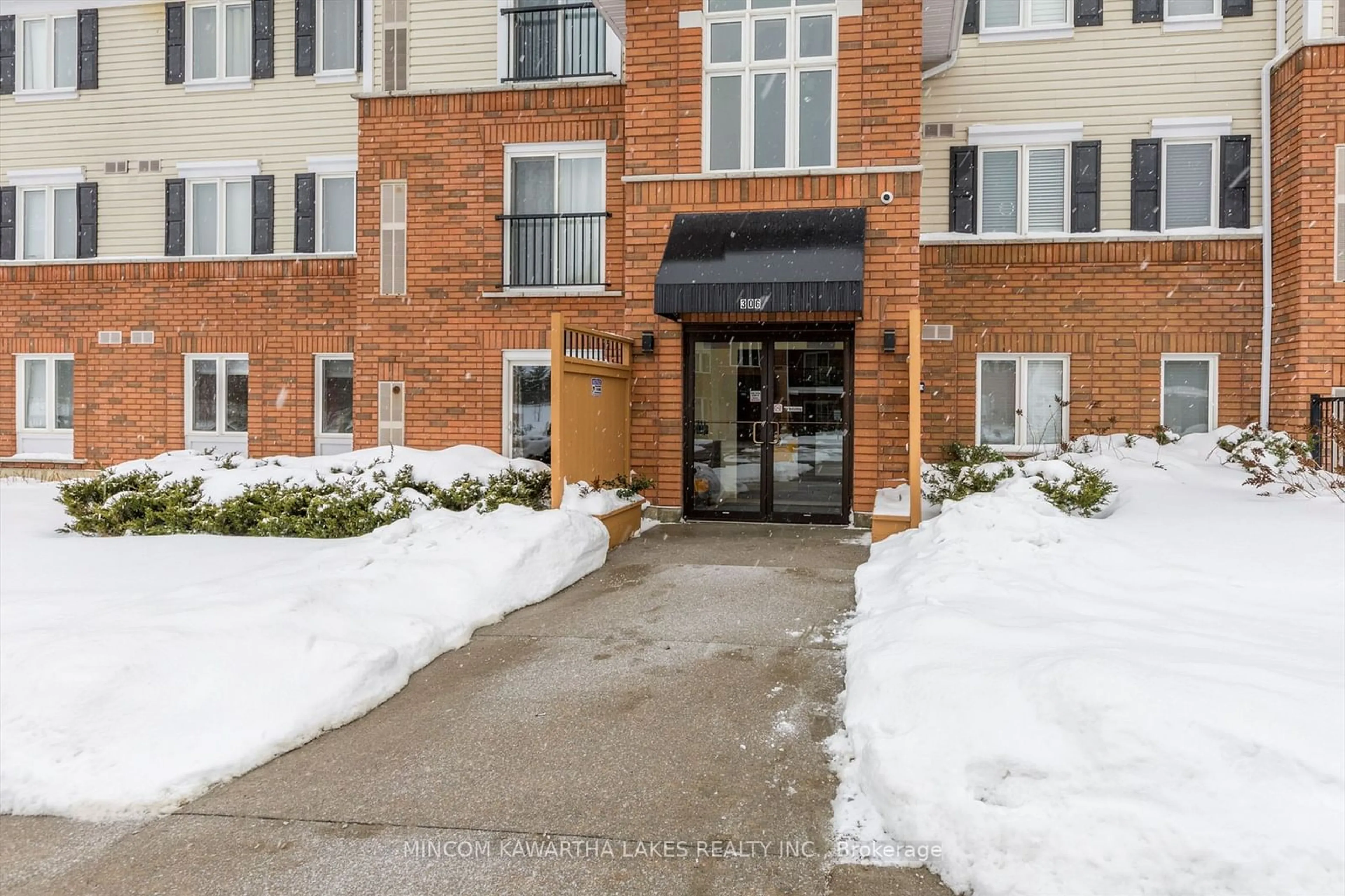 Indoor foyer for 306 Spillsbury Dr #102, Peterborough Ontario K9K 0B5