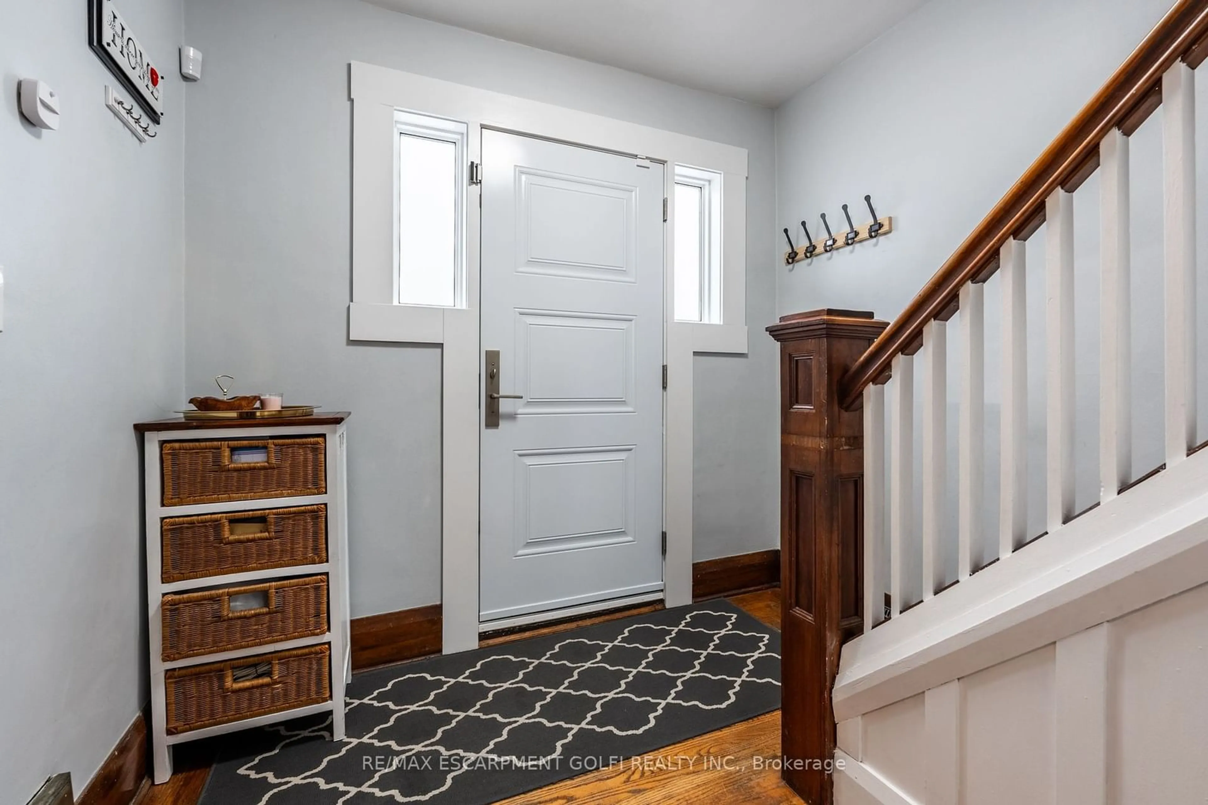 Indoor entryway for 312 Wexford Ave, Hamilton Ontario L8K 2P3