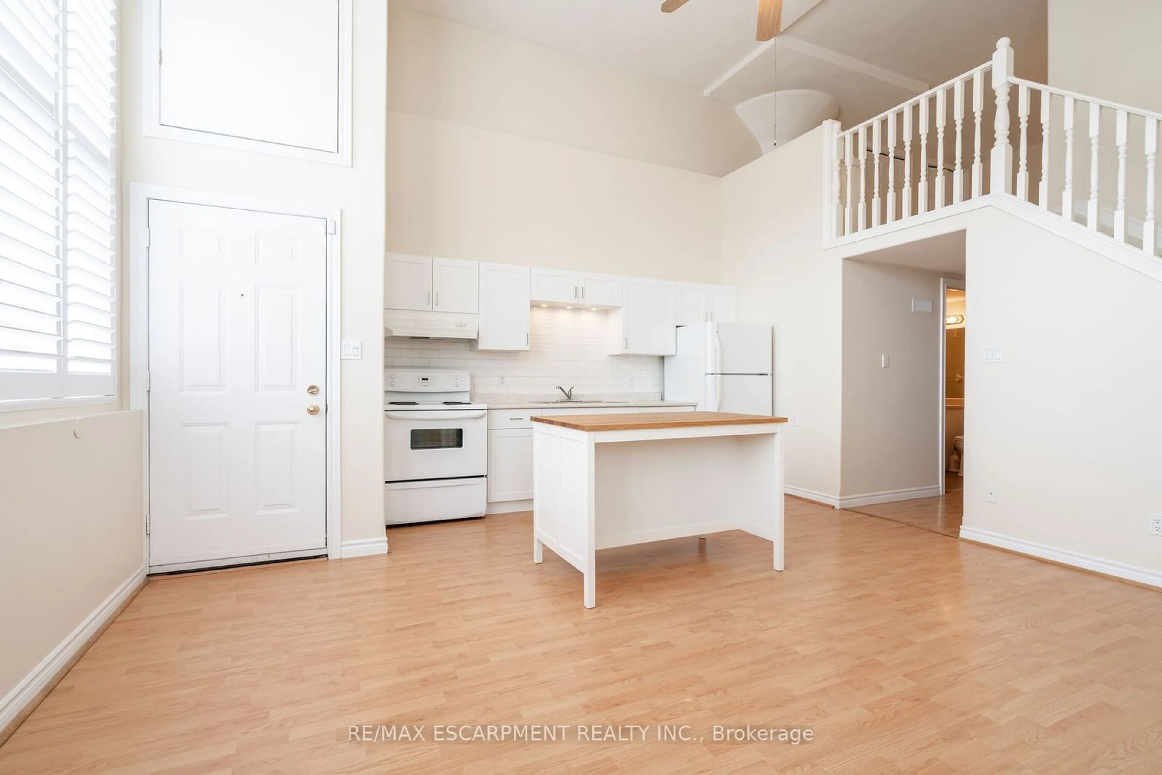 Open concept kitchen, unknown for 111 Grey St #102, Brantford Ontario N3S 4V8