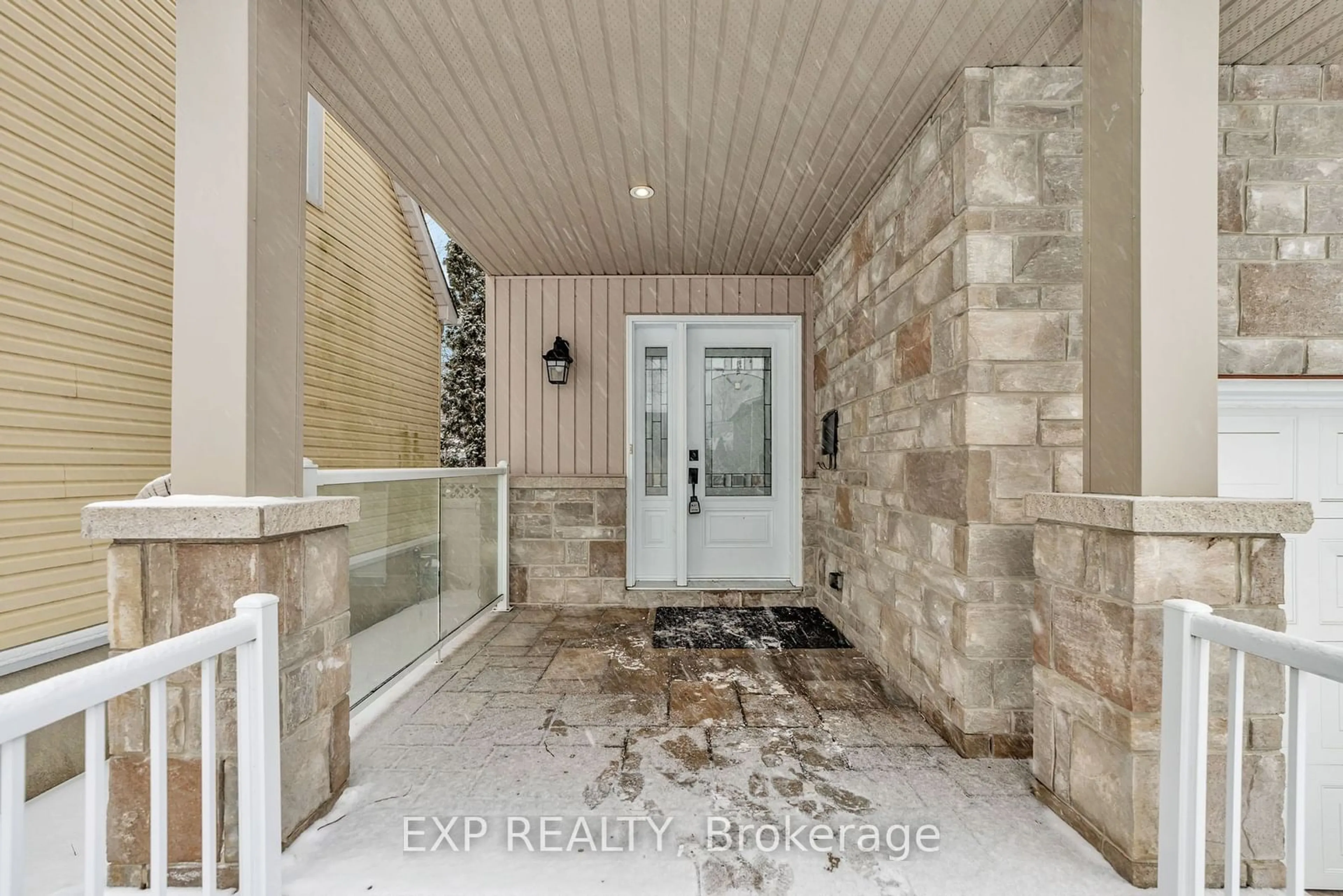 Indoor entryway for 57 Columbus Ave, Overbrook - Castleheights and Area Ontario K1K 1R2