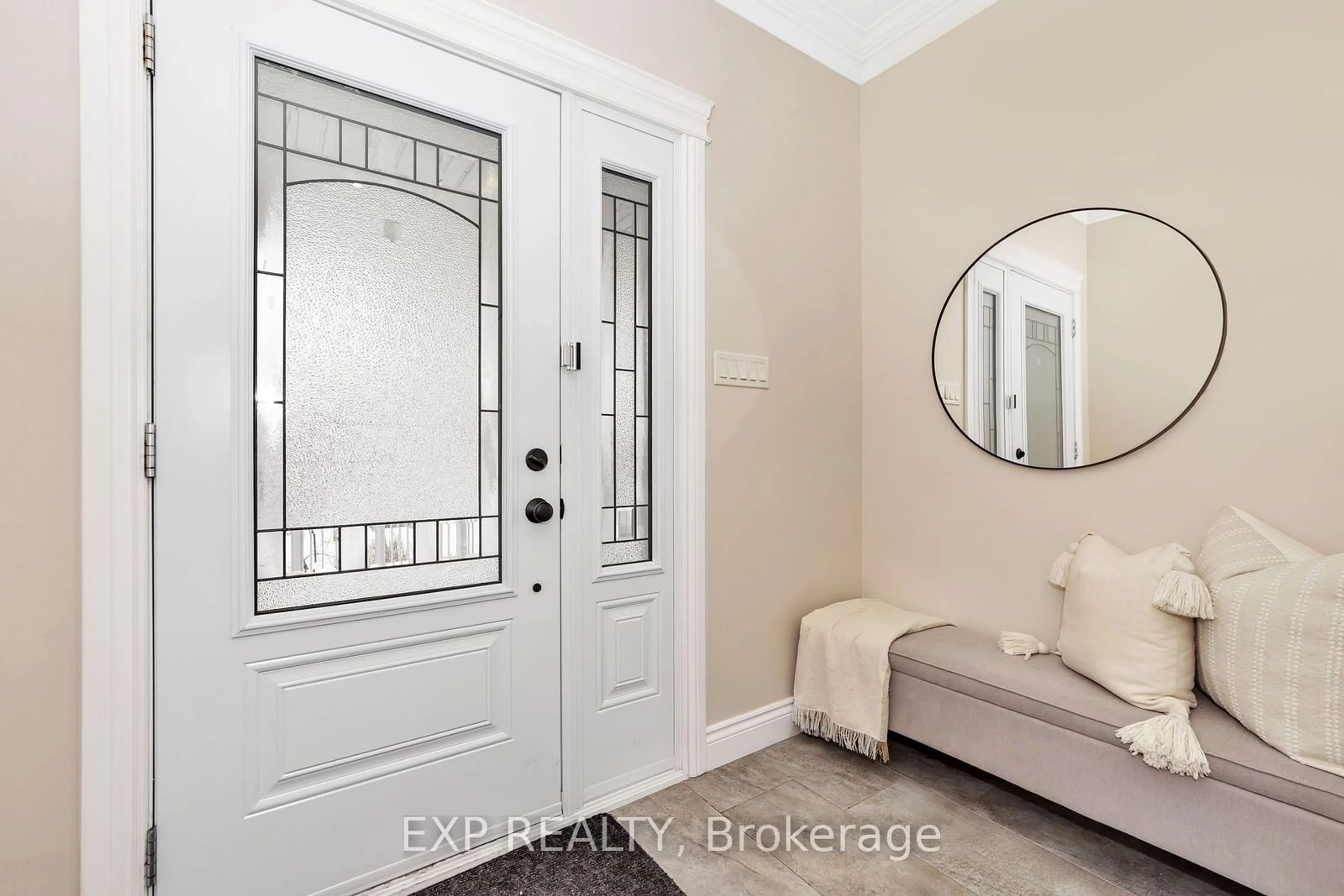 Indoor entryway for 57 Columbus Ave, Overbrook - Castleheights and Area Ontario K1K 1R2