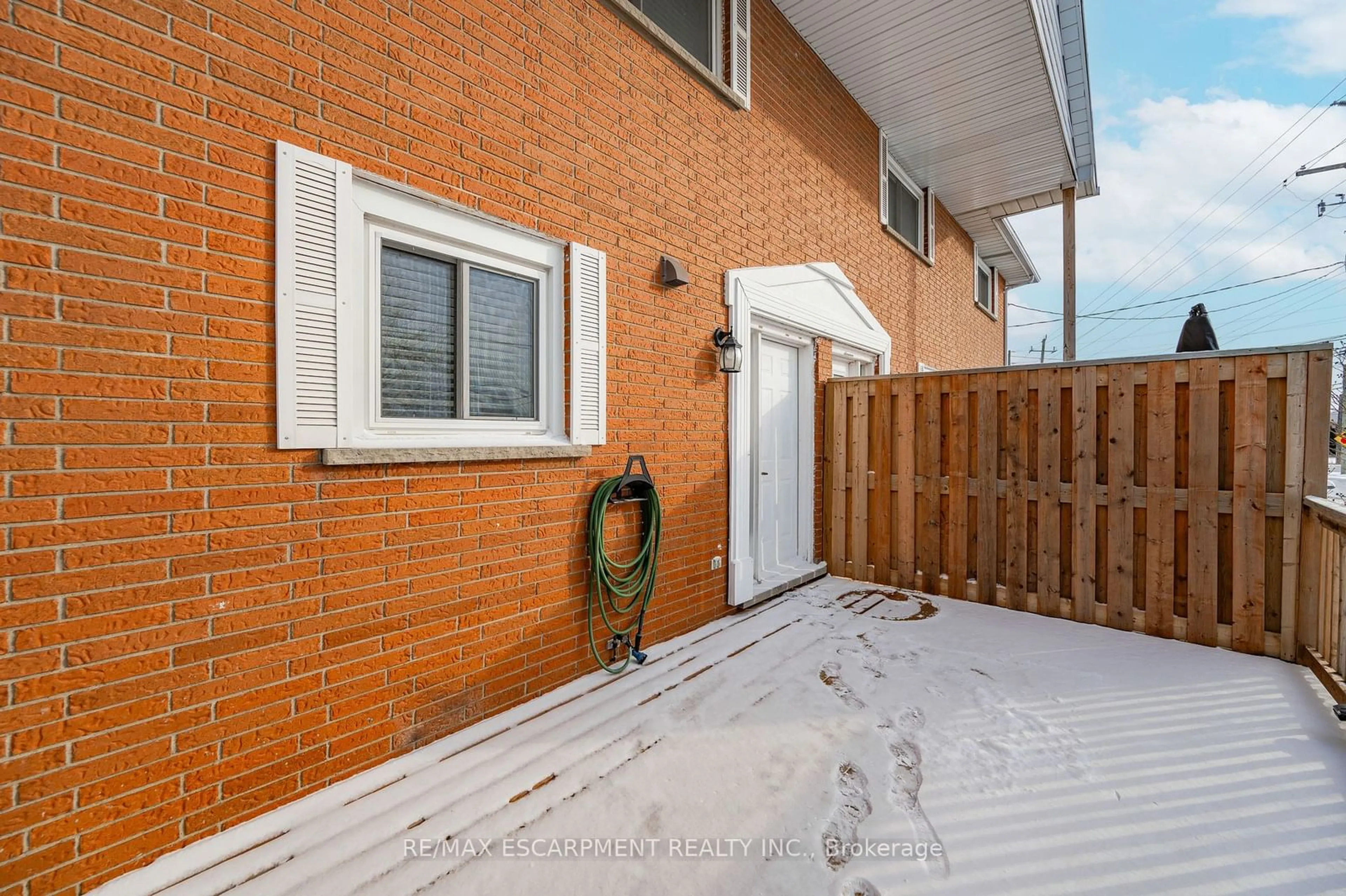 Patio, street for 6427 Townline Rd #1, West Lincoln Ontario L0R 2A0