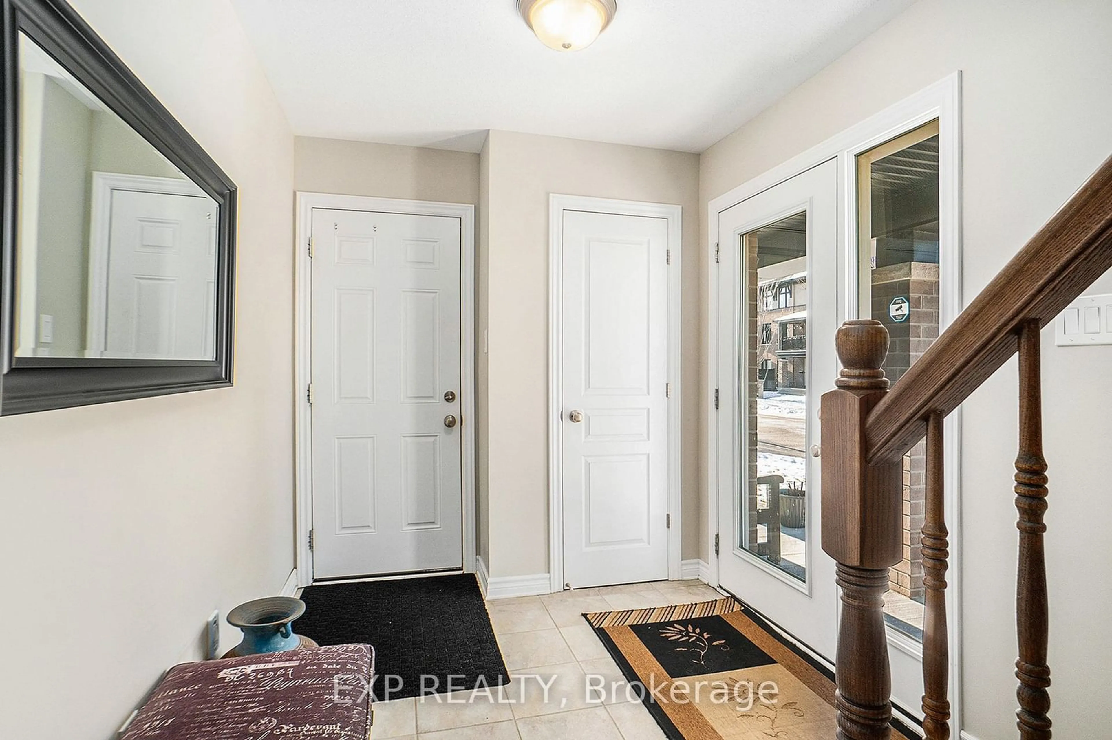 Indoor entryway for 130 Wild Senna Way, Barrhaven Ontario K2J 5B2