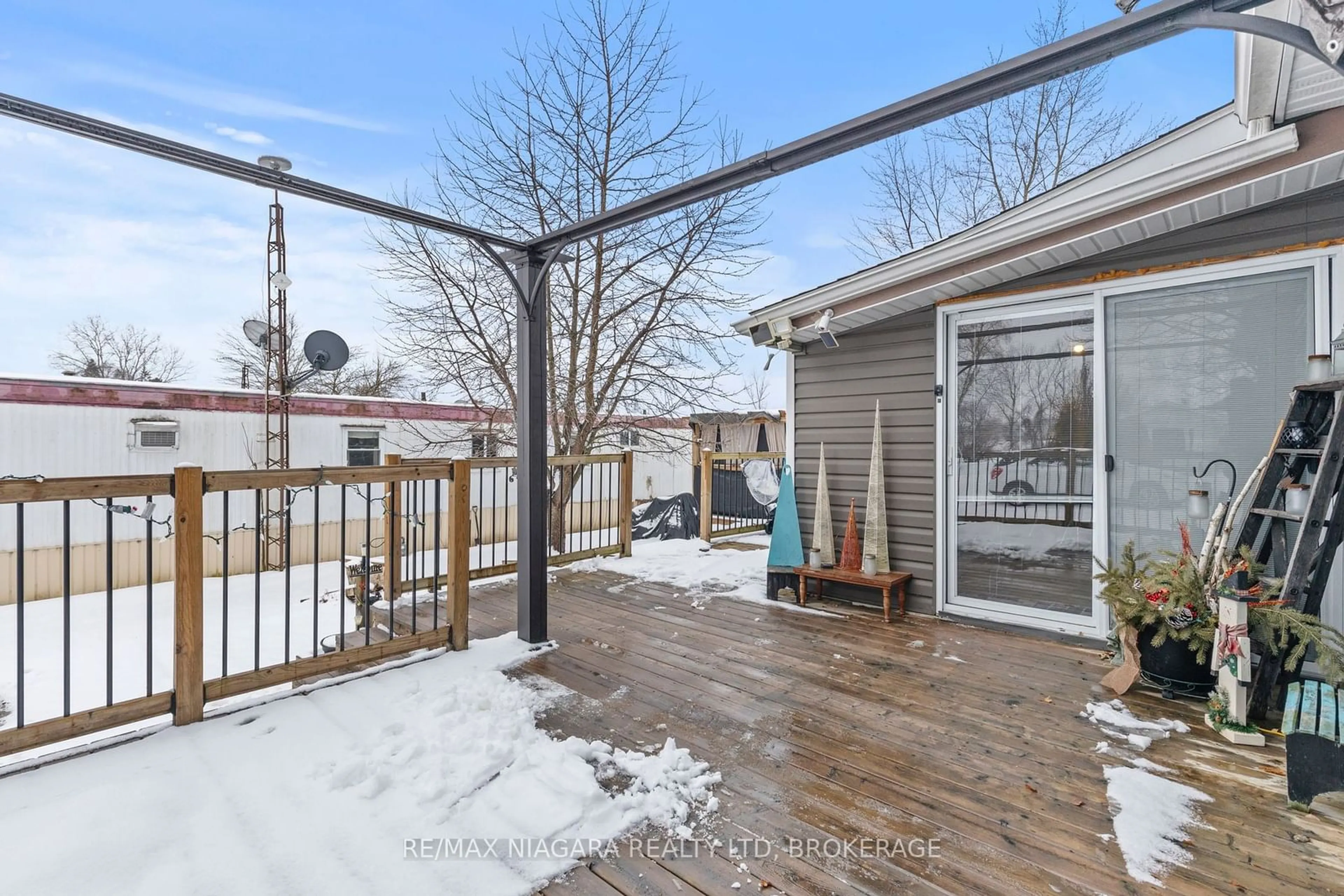 Patio, street for 43969 3 High #14, Wainfleet Ontario L0S 1V0