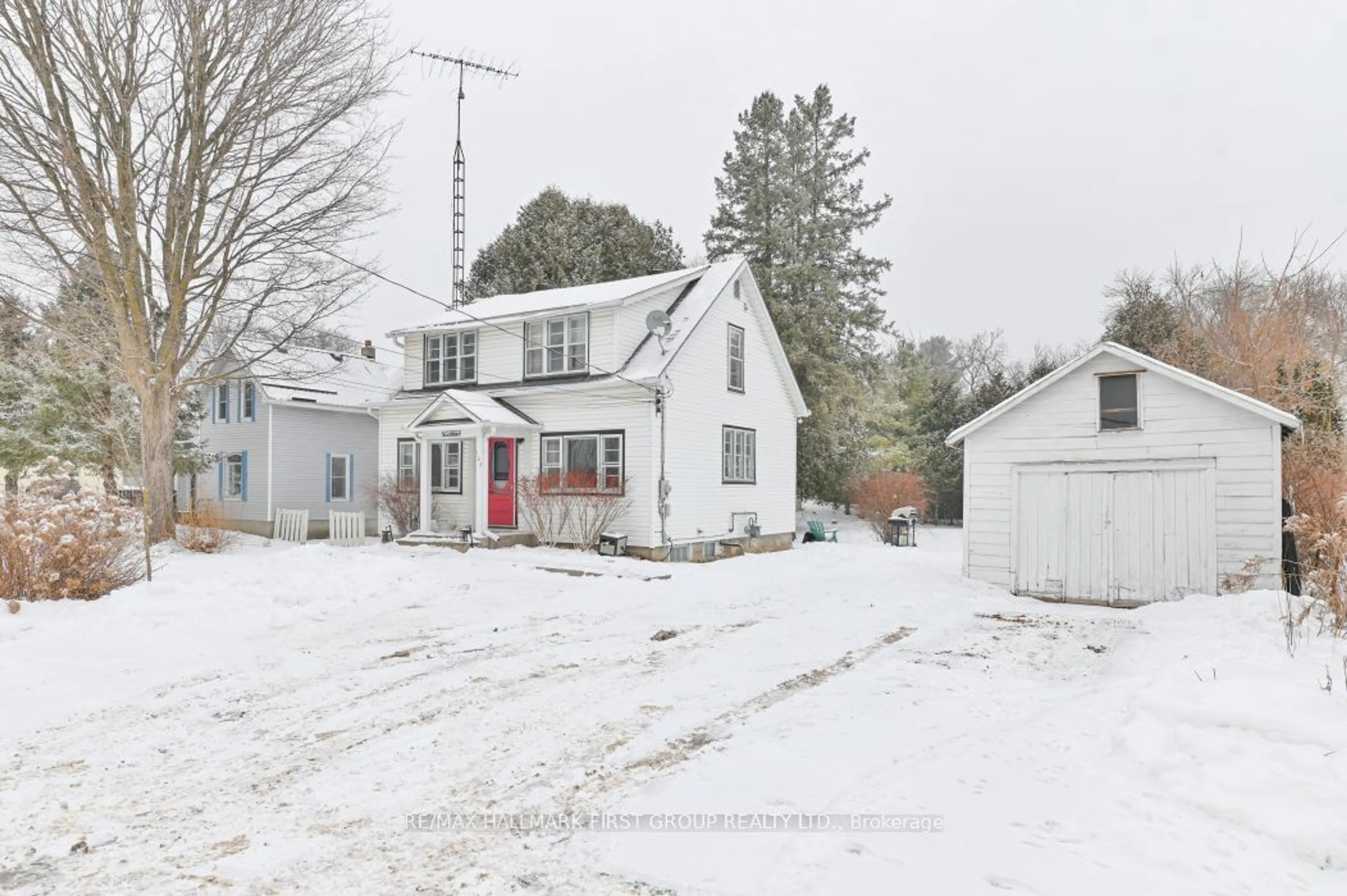 A pic from outside/outdoor area/front of a property/back of a property/a pic from drone, street for 104 Forsyth St, Marmora and Lake Ontario K0K 2M0