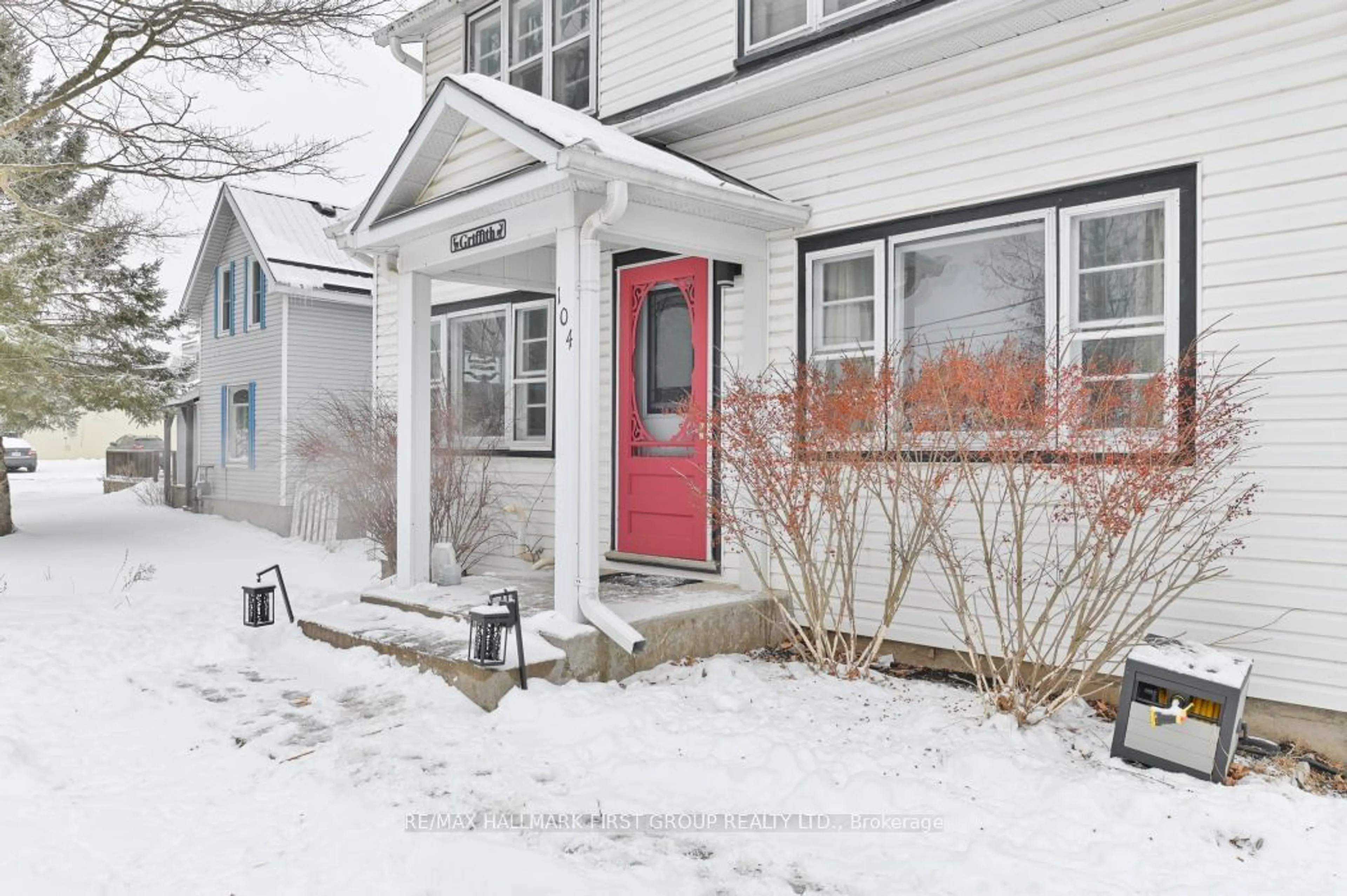 Indoor entryway for 104 Forsyth St, Marmora and Lake Ontario K0K 2M0