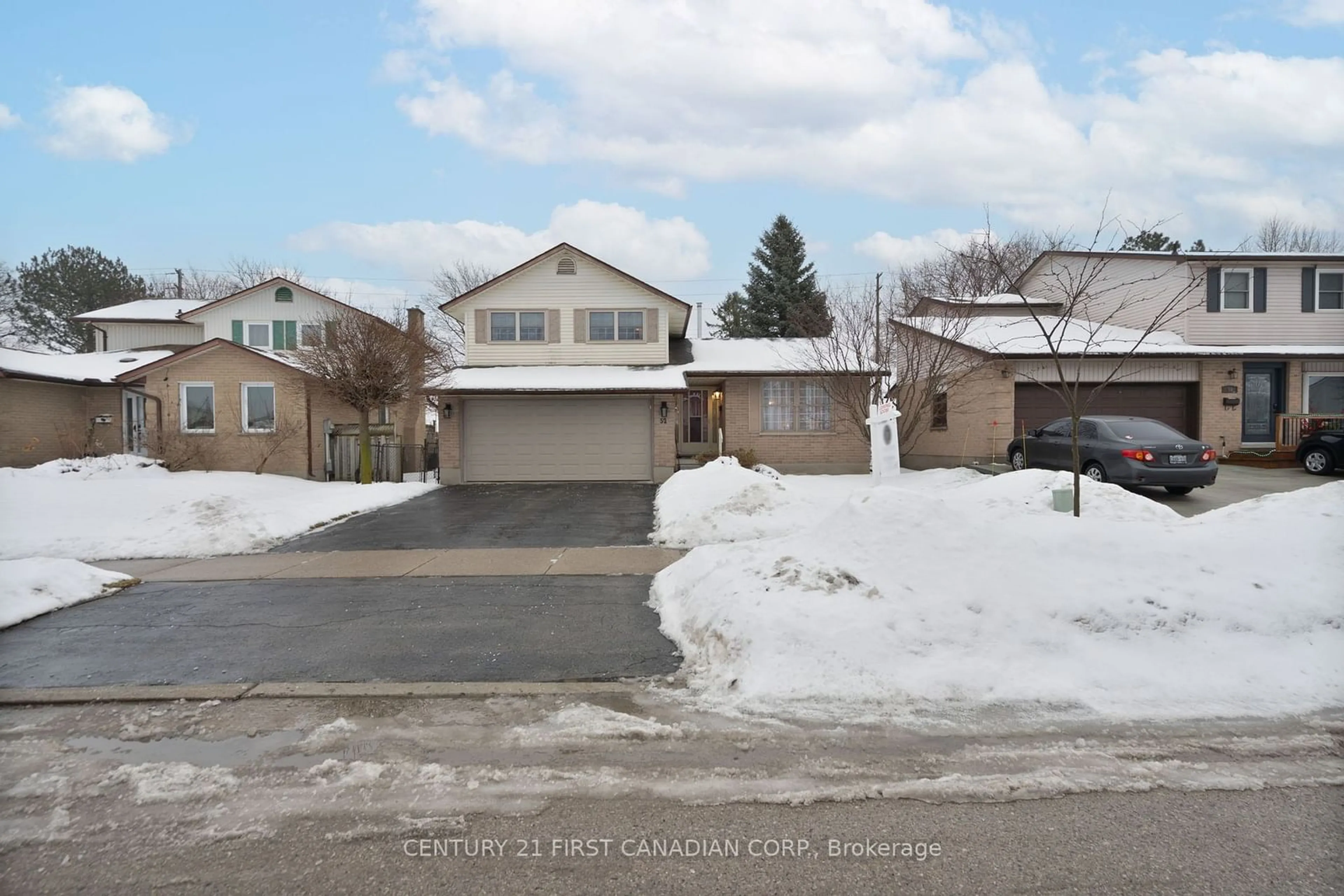 A pic from outside/outdoor area/front of a property/back of a property/a pic from drone, street for 52 Bexhill Dr, London Ontario N6E 1X2