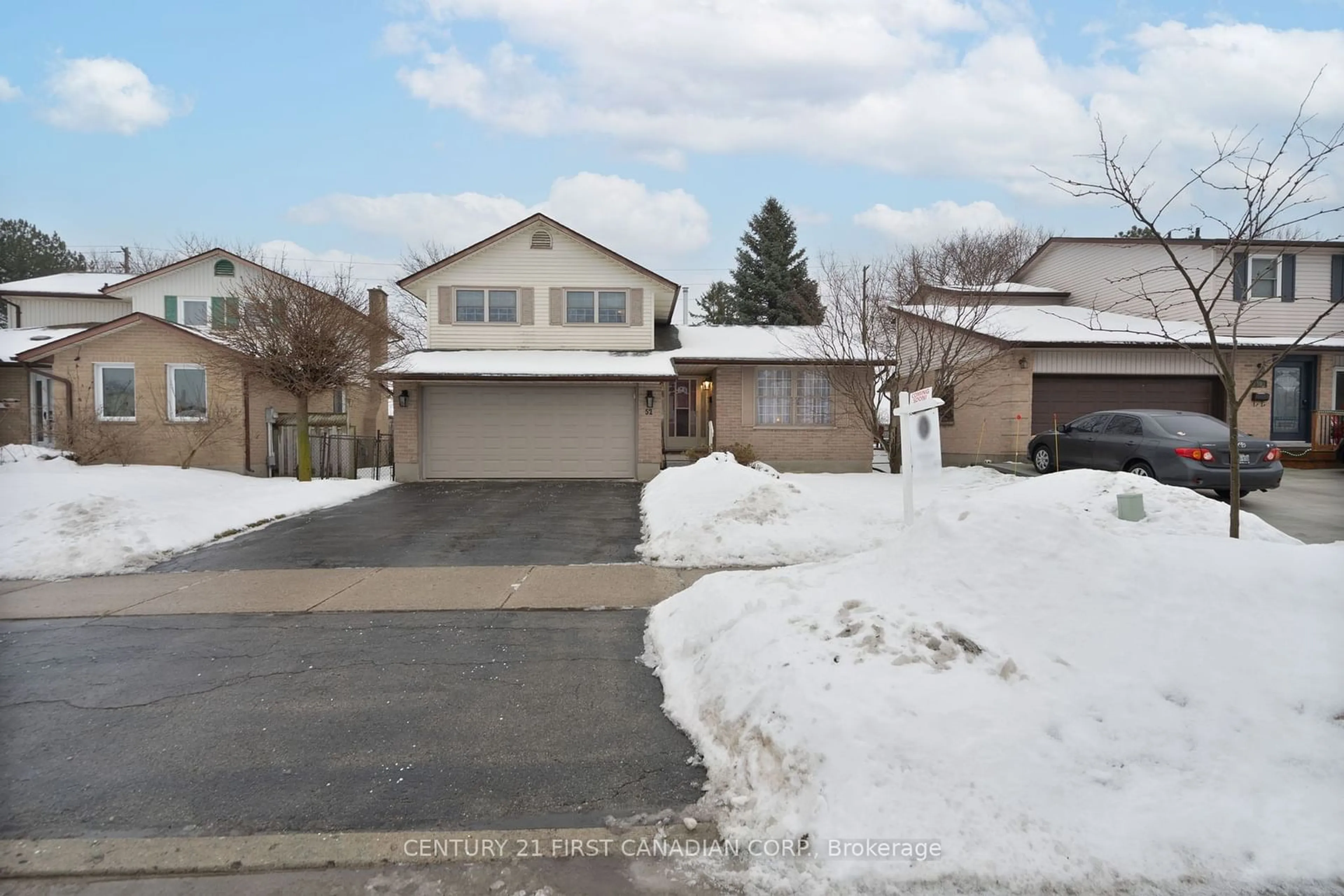 A pic from outside/outdoor area/front of a property/back of a property/a pic from drone, street for 52 Bexhill Dr, London Ontario N6E 1X2