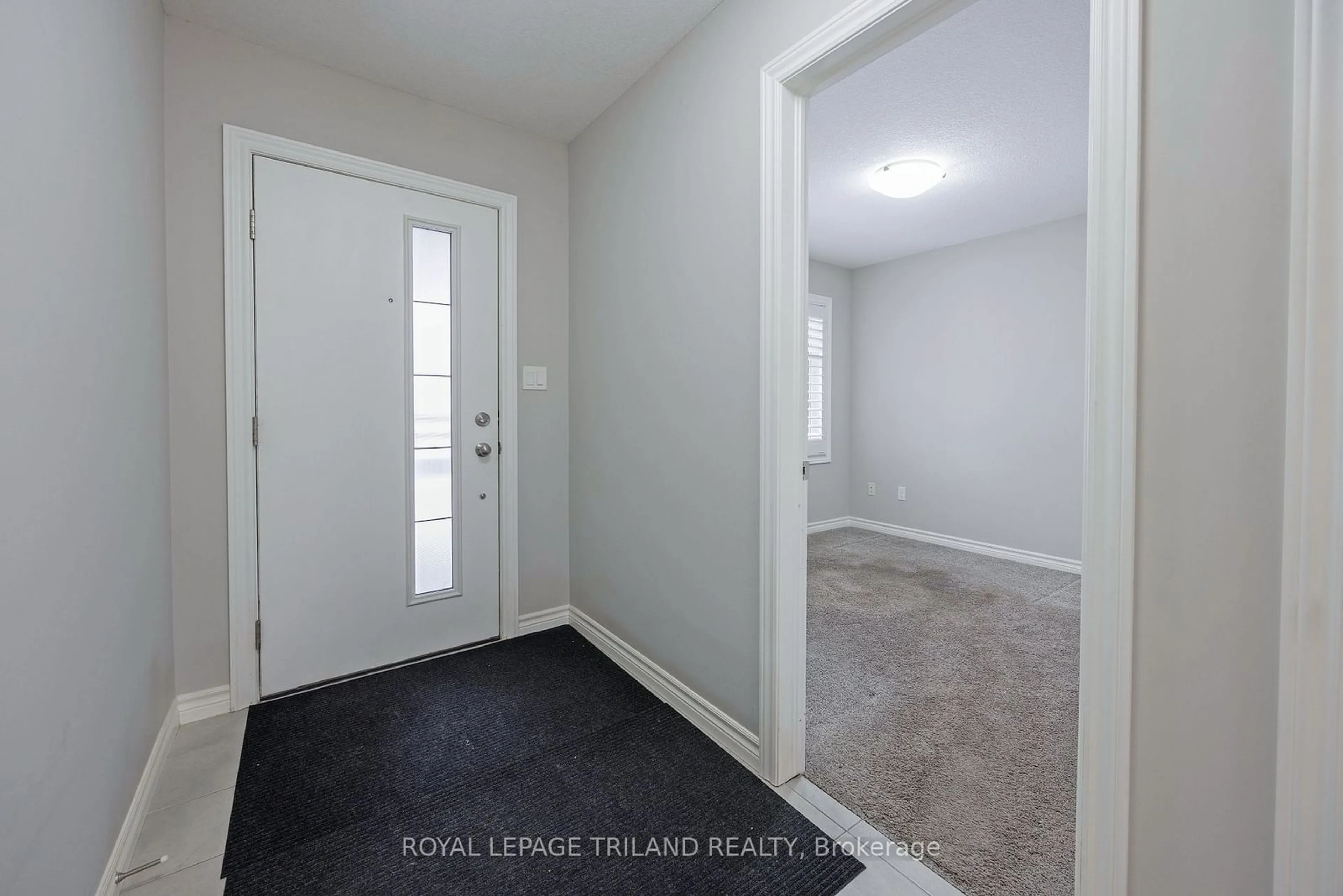 Indoor entryway for 49 Blairmont Terr, St. Thomas Ontario N5R 0E1