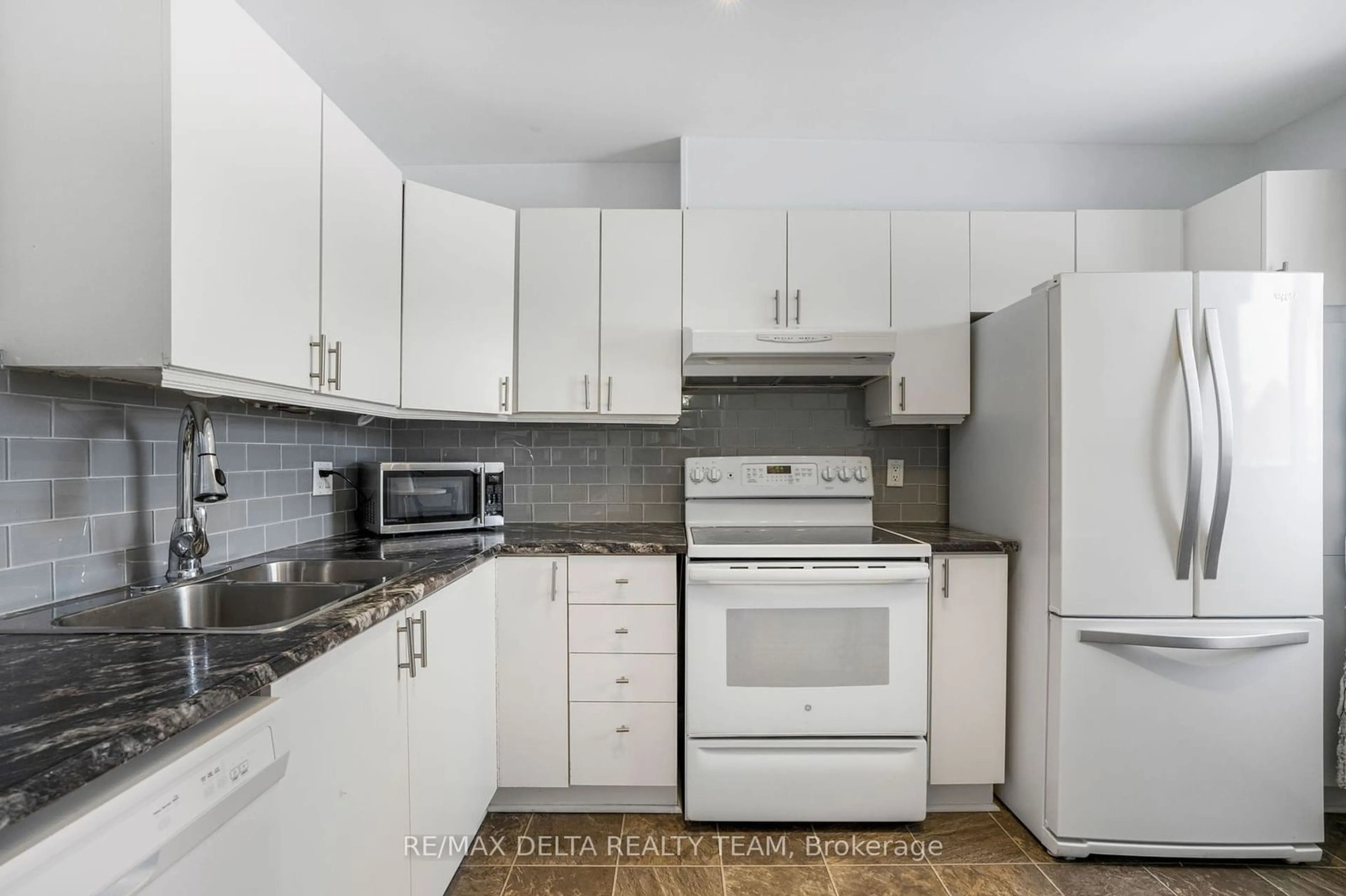 Standard kitchen, unknown for 4324 Meadowvale Lane, Cyrville - Carson Grove - Pineview Ontario K1B 5A2