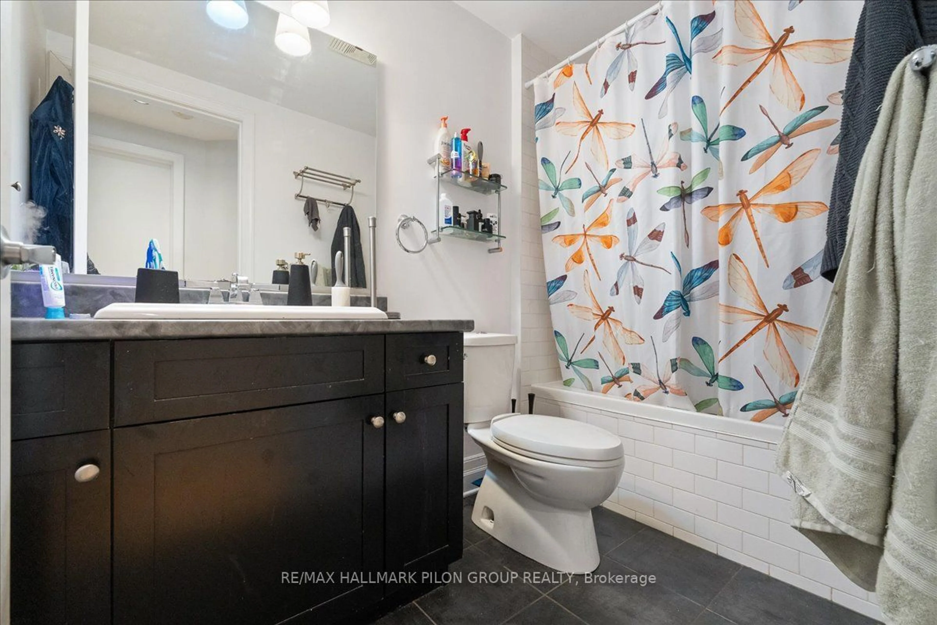 Standard bathroom, ceramic/tile floor for 950 Marguerite Ave #109, Ottawa Ontario K1K 3T8