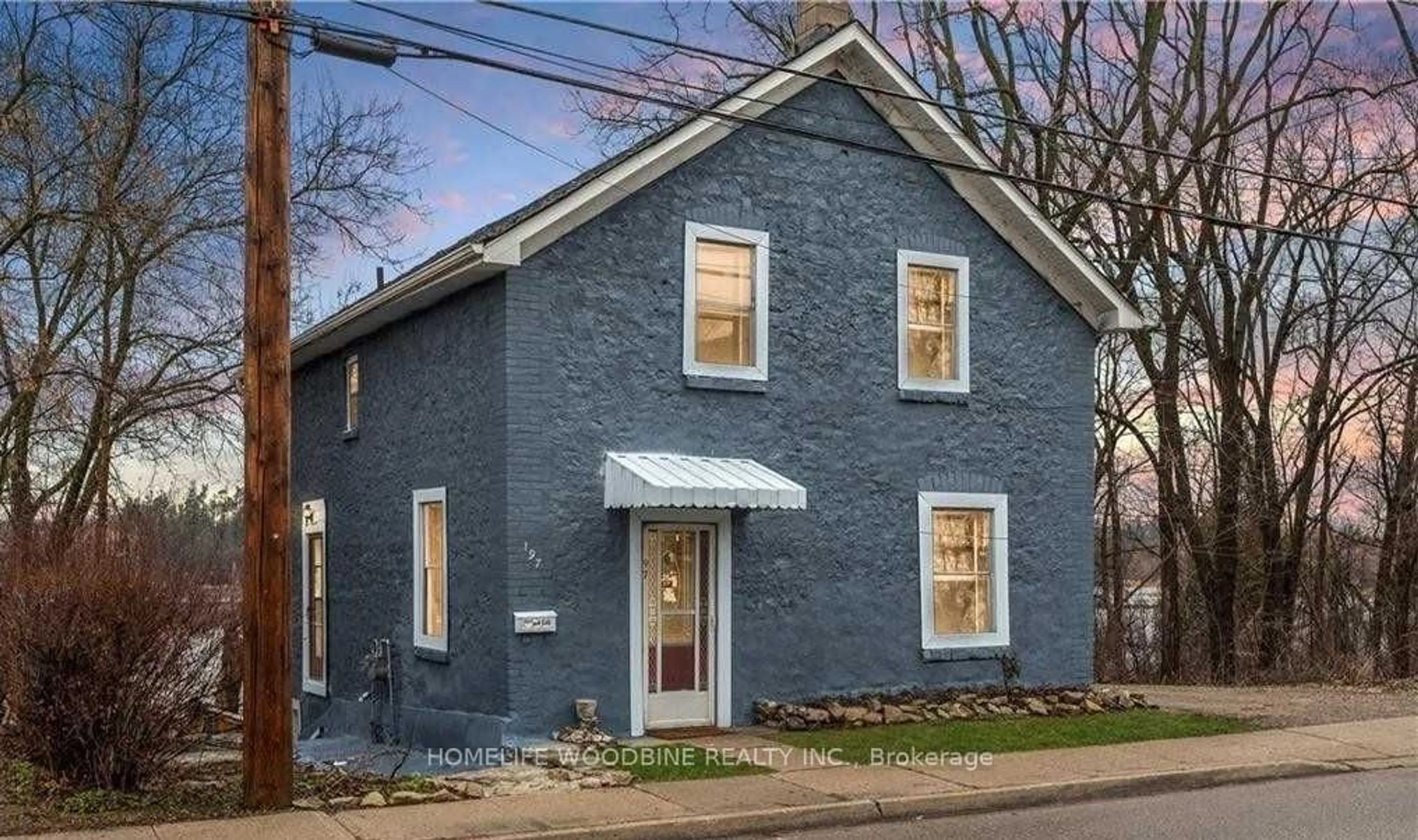 Home with brick exterior material, building for 197 Queen St, Cambridge Ontario N3C 2B3