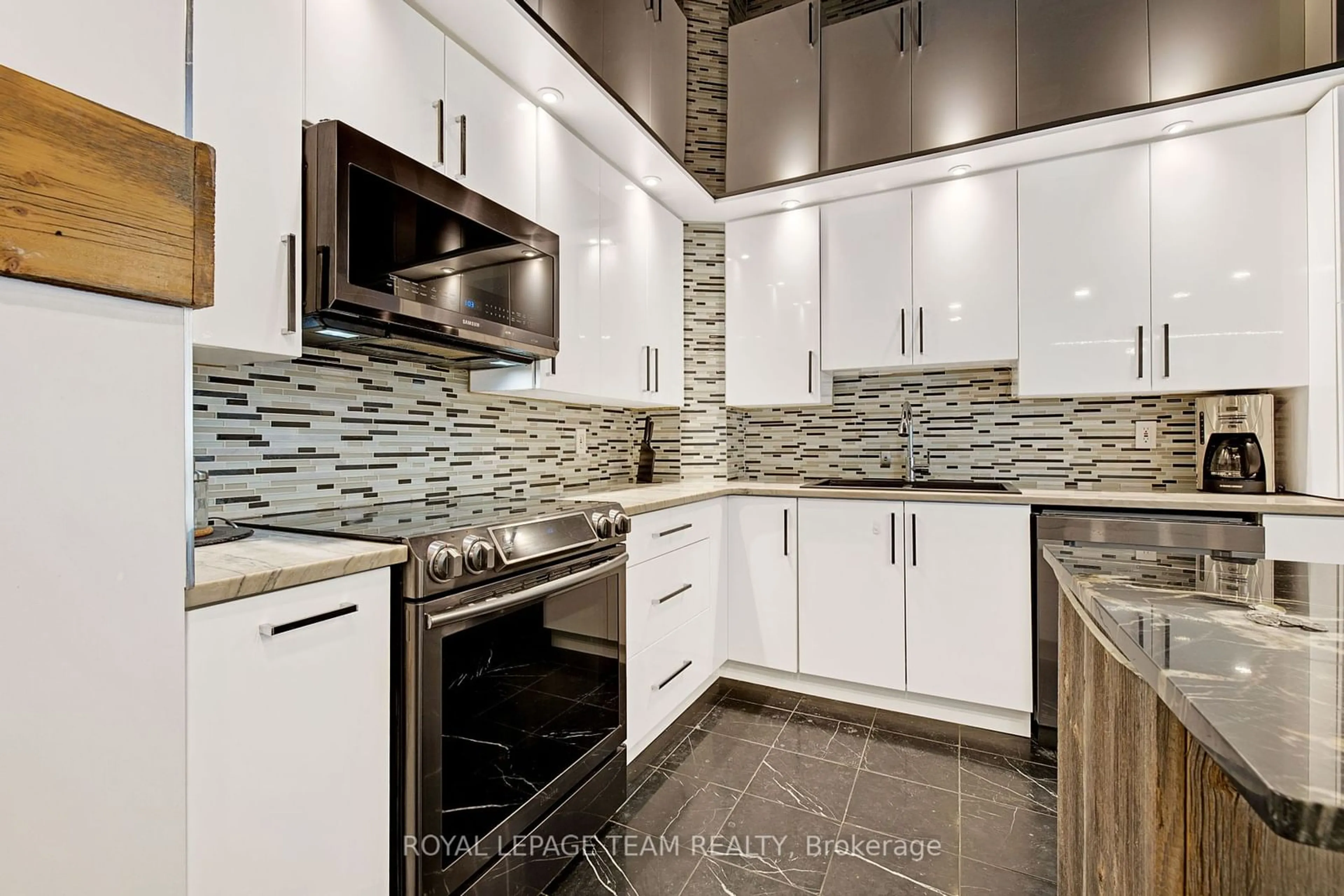 Contemporary kitchen, ceramic/tile floor for 160 George St #1905, Lower Town - Sandy Hill Ontario K1N 9M2