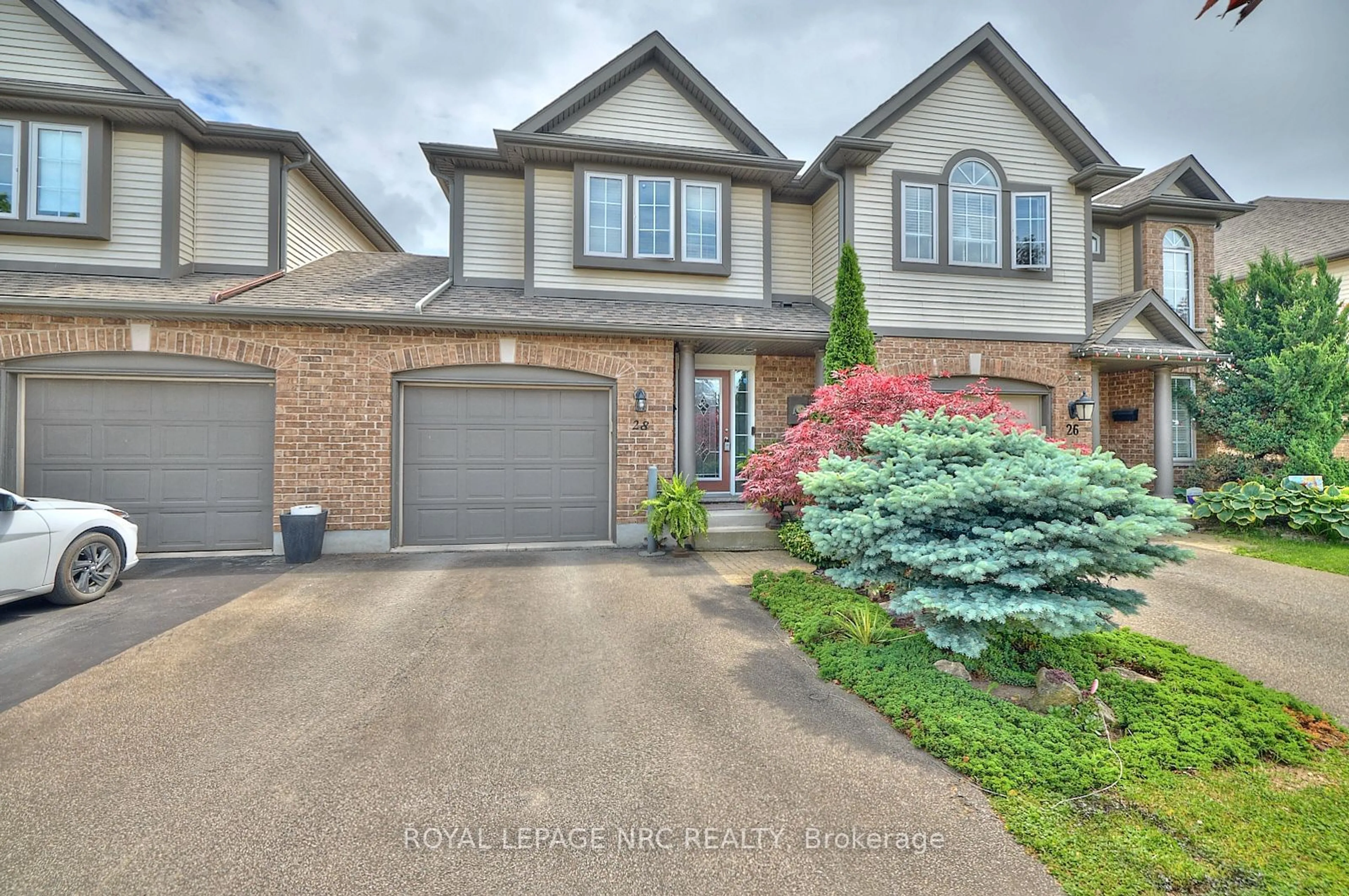 Home with brick exterior material, street for 28 Flynn Crt, St. Catharines Ontario L2S 4E1