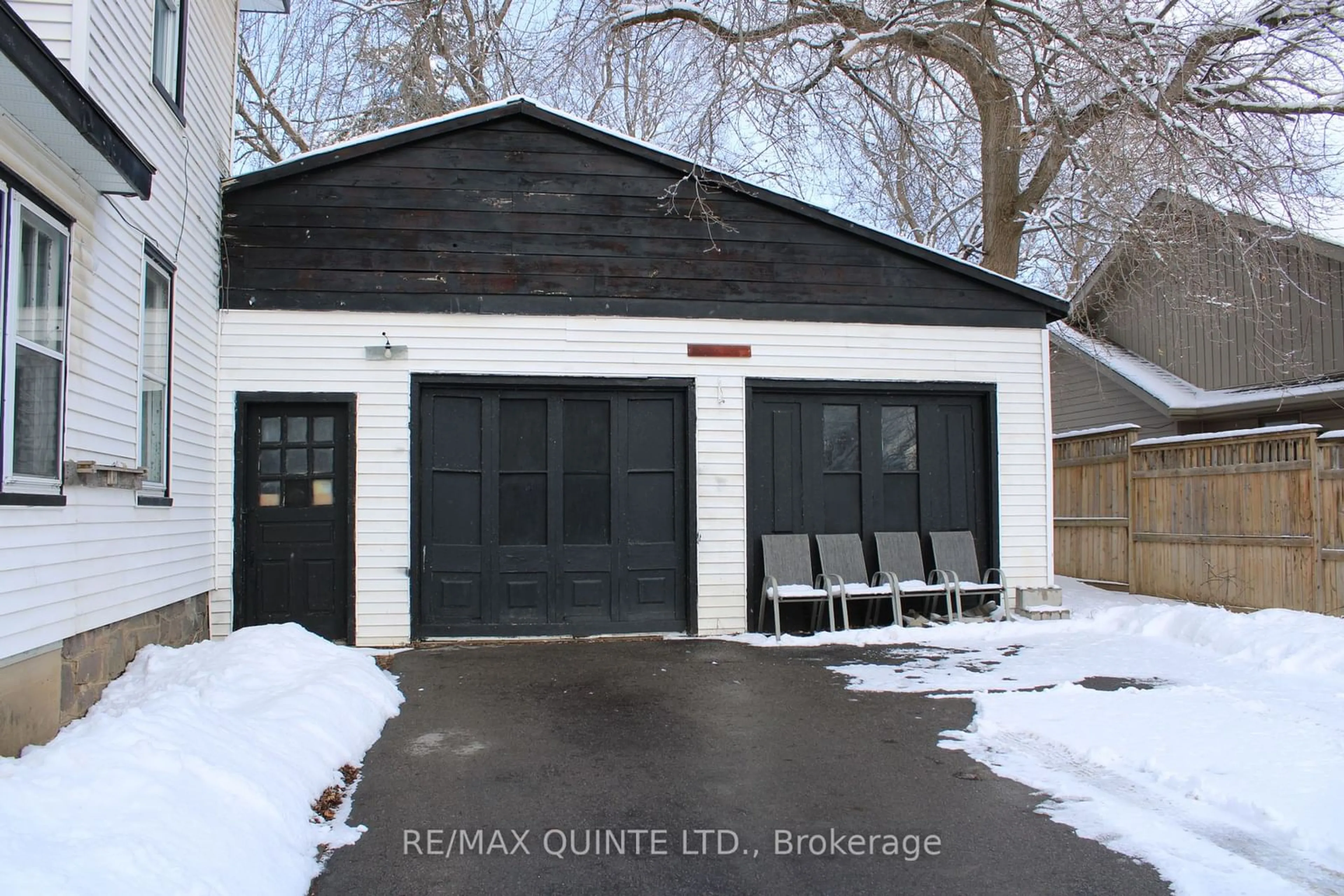 Indoor garage for 315 Arthur St, Tweed Ontario K0K 3J0