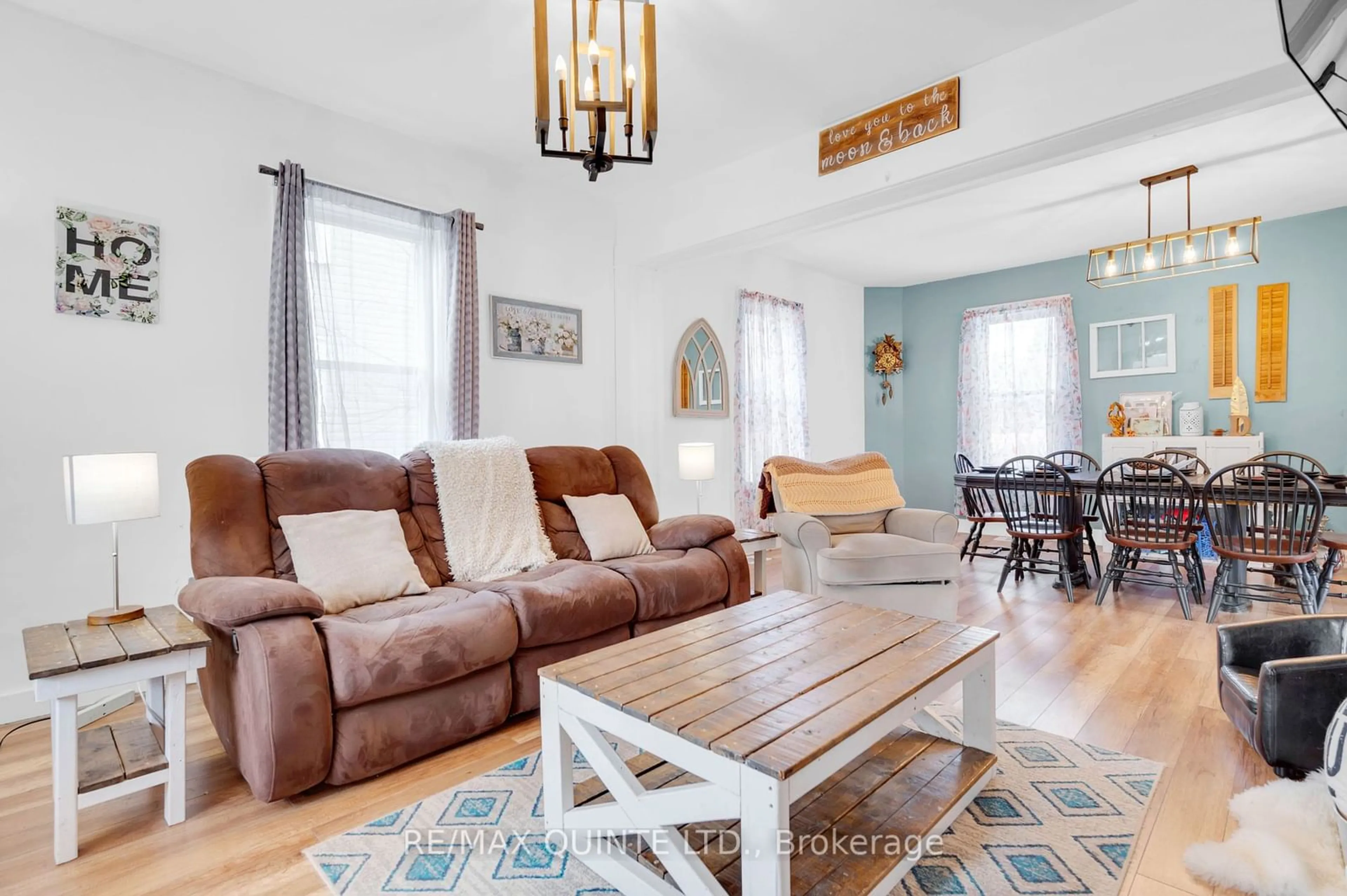 Living room with furniture, wood/laminate floor for 315 Arthur St, Tweed Ontario K0K 3J0