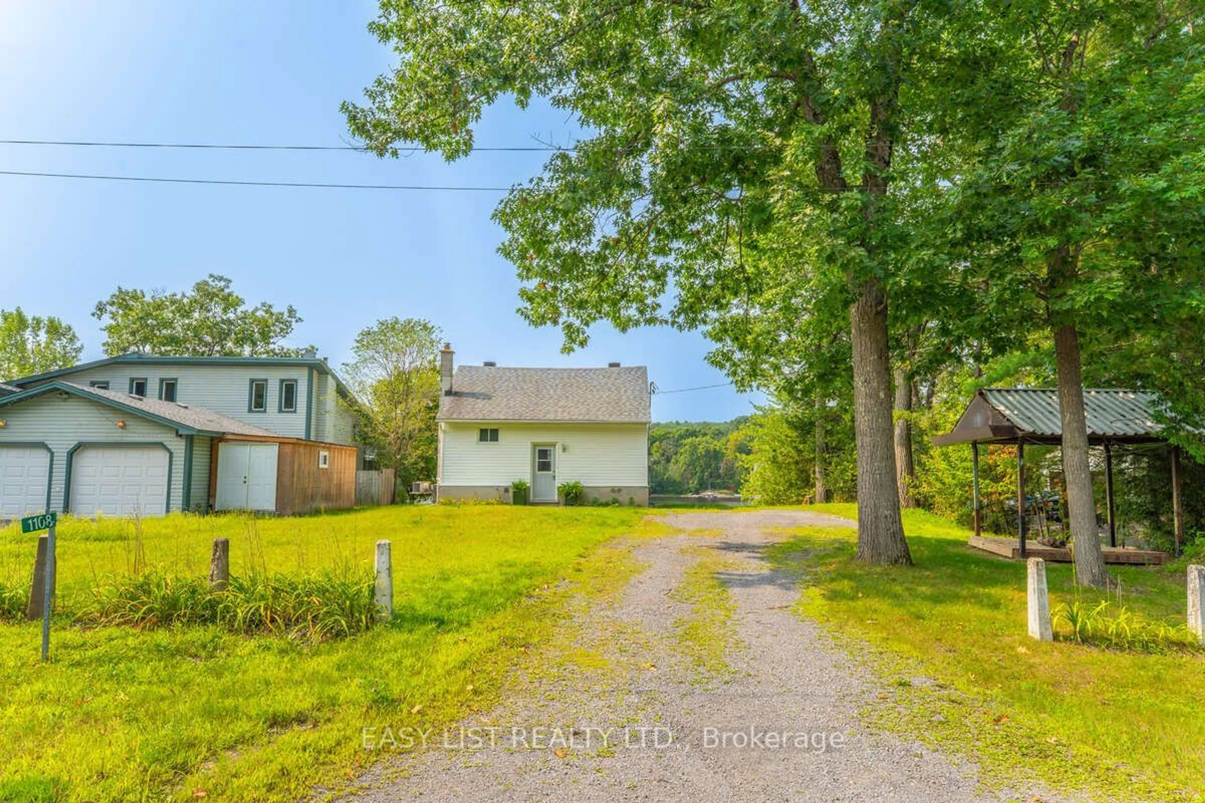 A pic from outside/outdoor area/front of a property/back of a property/a pic from drone, street for 1108 Bayview Dr, Constance Bay - Dunrobin - Kilmaurs - Woodlawn Ontario K0A 3M0