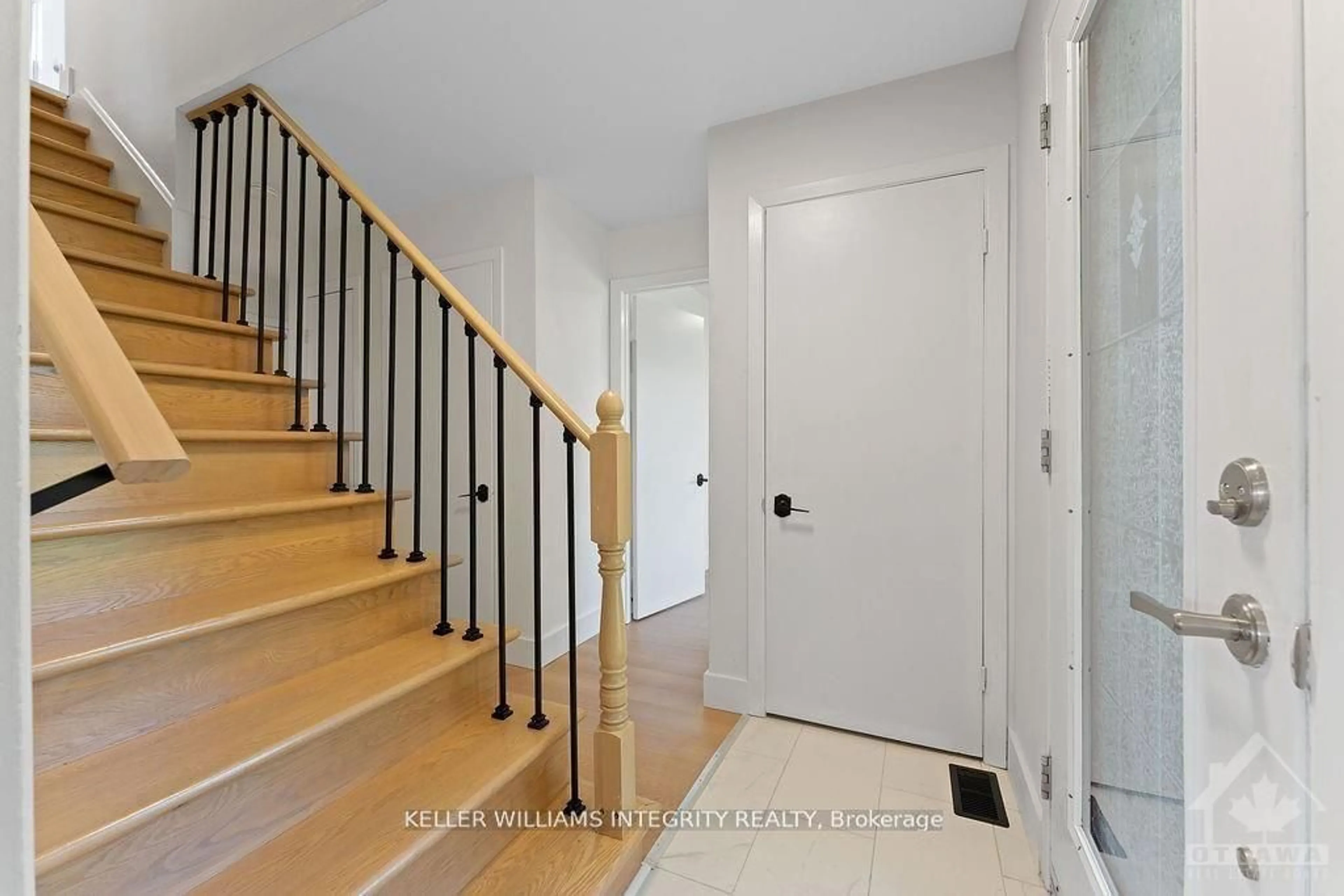 Indoor entryway for 4388 THIRD LINE Rd, South Glengarry Ontario K0C 1Z0