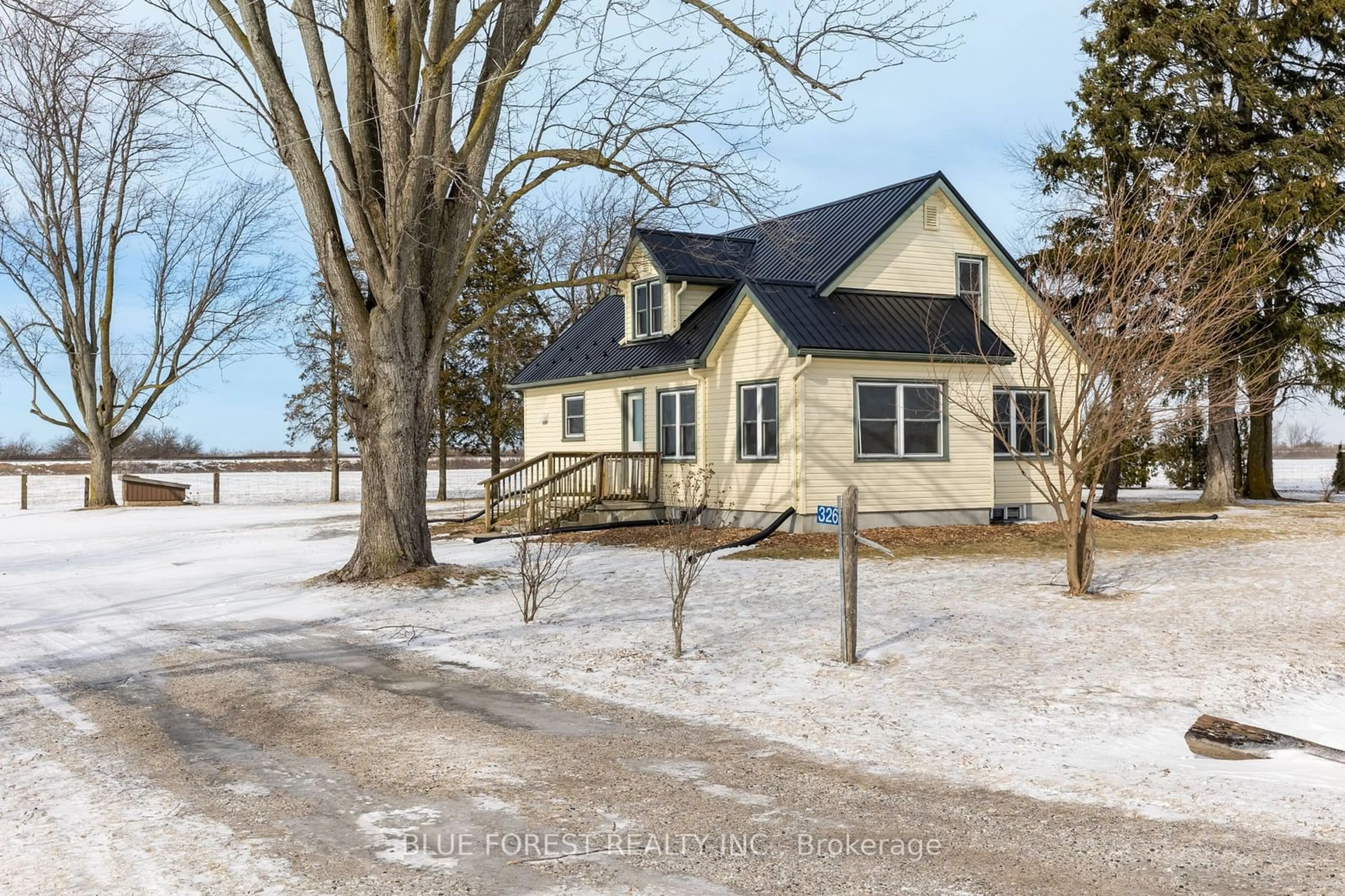 A pic from outside/outdoor area/front of a property/back of a property/a pic from drone, street for 3268 Concession Dr, Southwest Middlesex Ontario N0L 1M0