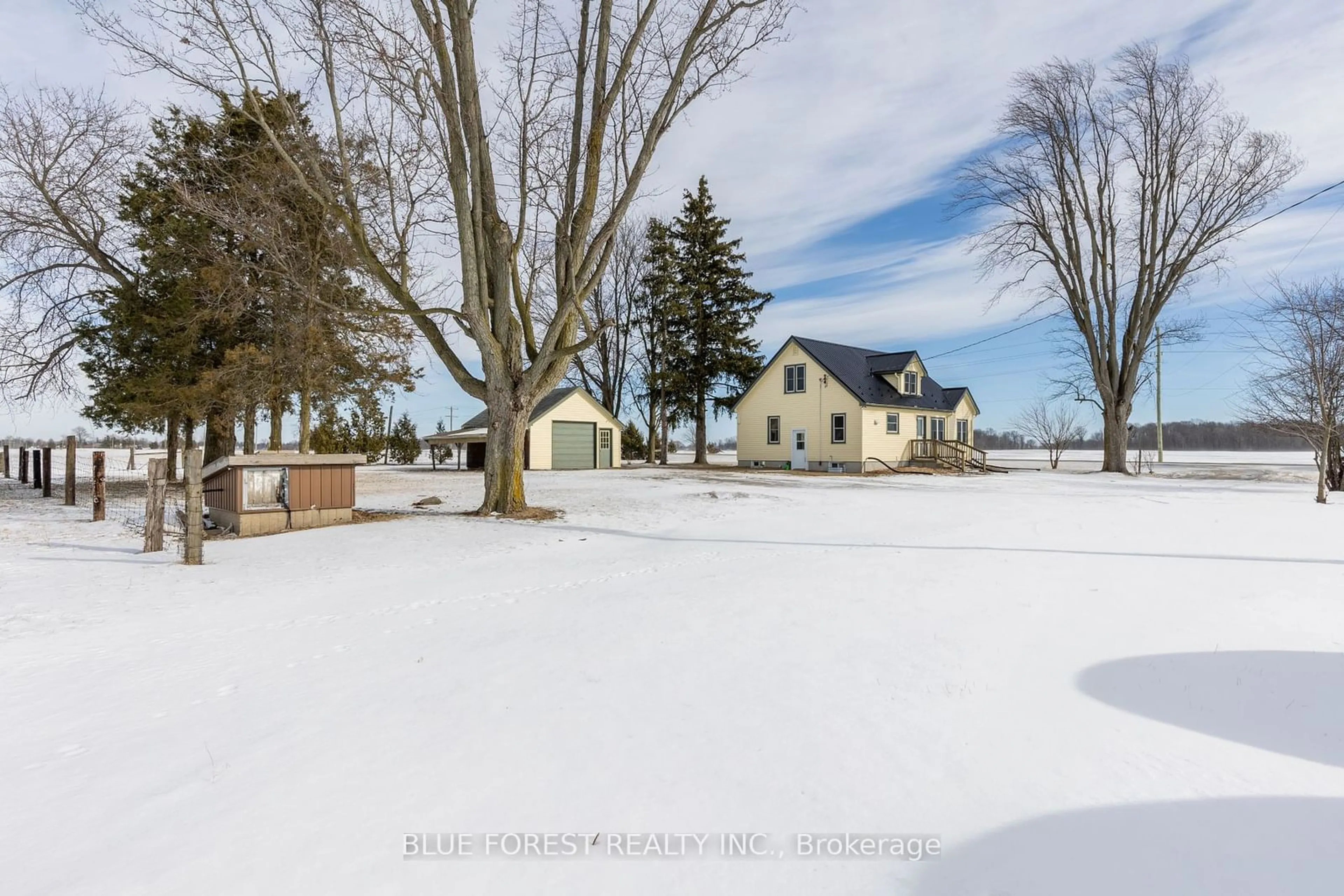 A pic from outside/outdoor area/front of a property/back of a property/a pic from drone, water/lake/river/ocean view for 3268 Concession Dr, Southwest Middlesex Ontario N0L 1M0