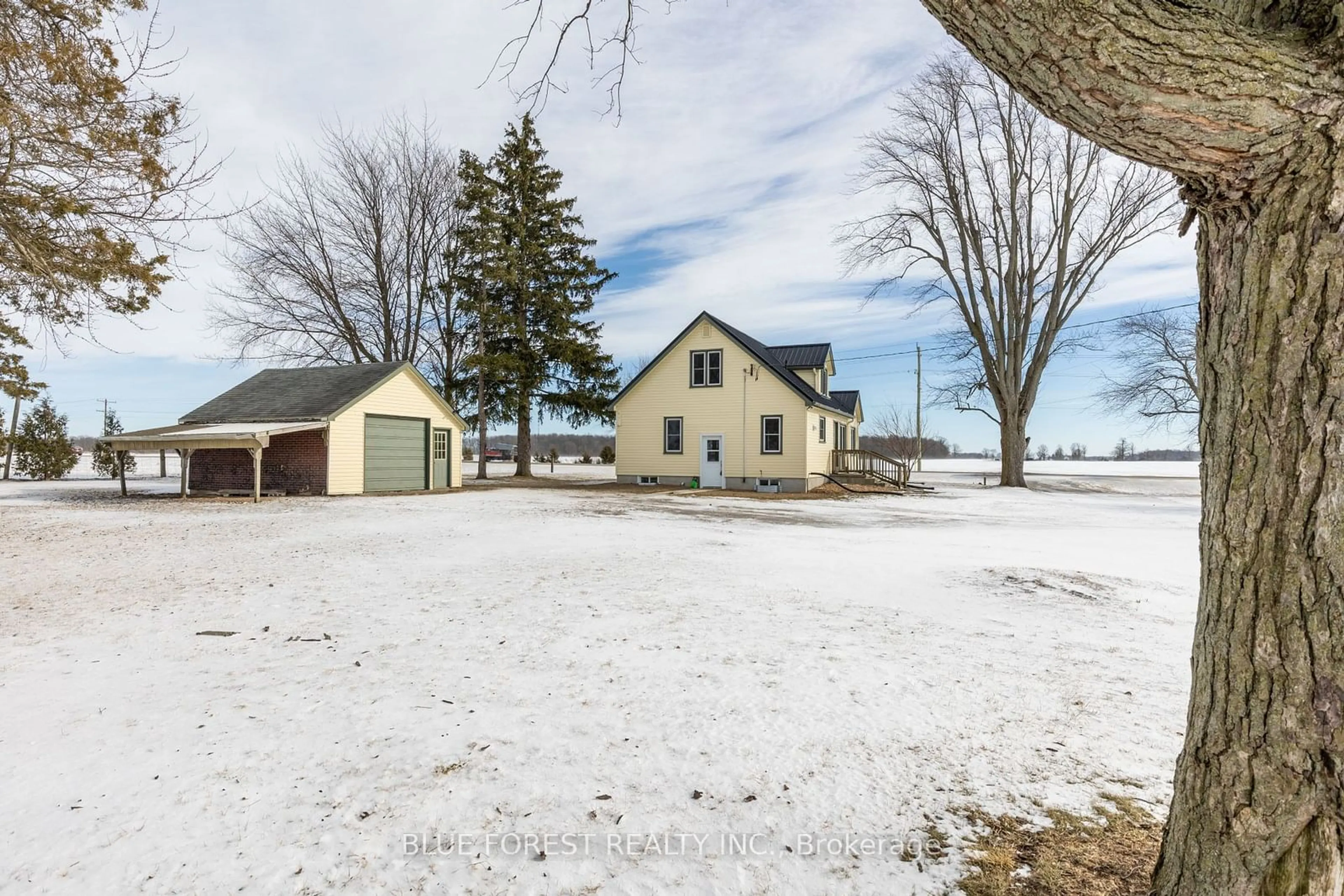 A pic from outside/outdoor area/front of a property/back of a property/a pic from drone, street for 3268 Concession Dr, Southwest Middlesex Ontario N0L 1M0