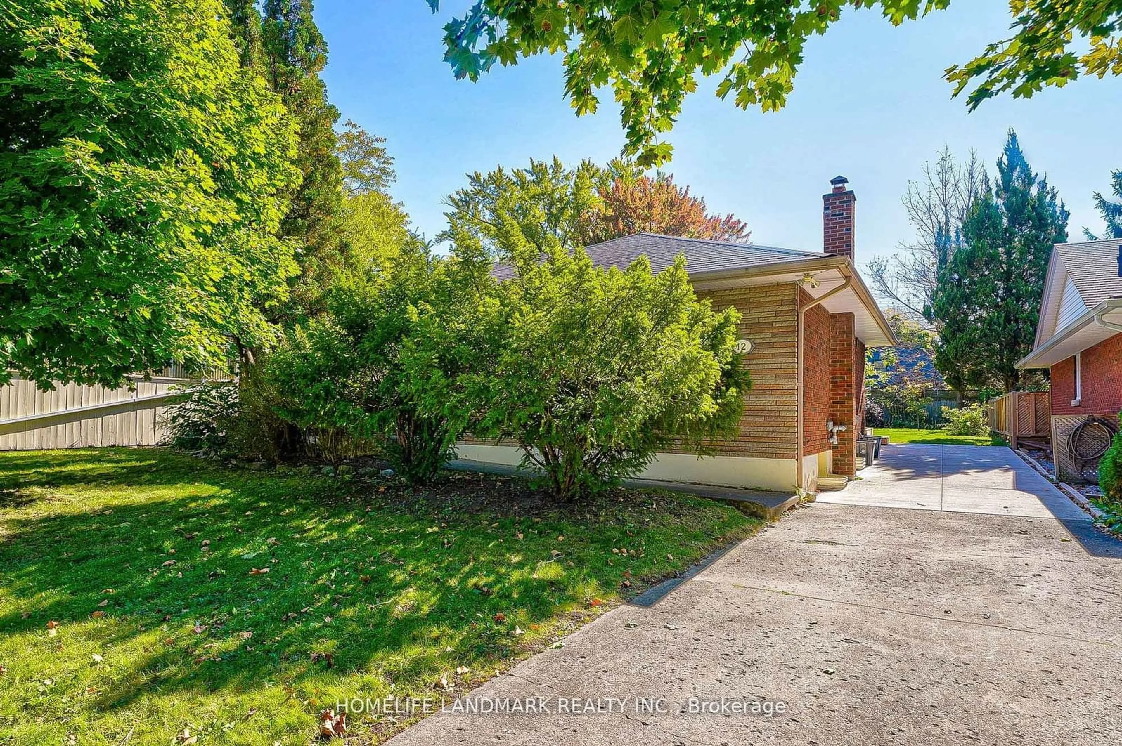 A pic from outside/outdoor area/front of a property/back of a property/a pic from drone, street for 12 Macbeth Blvd, St. Catharines Ontario L2T 2M2