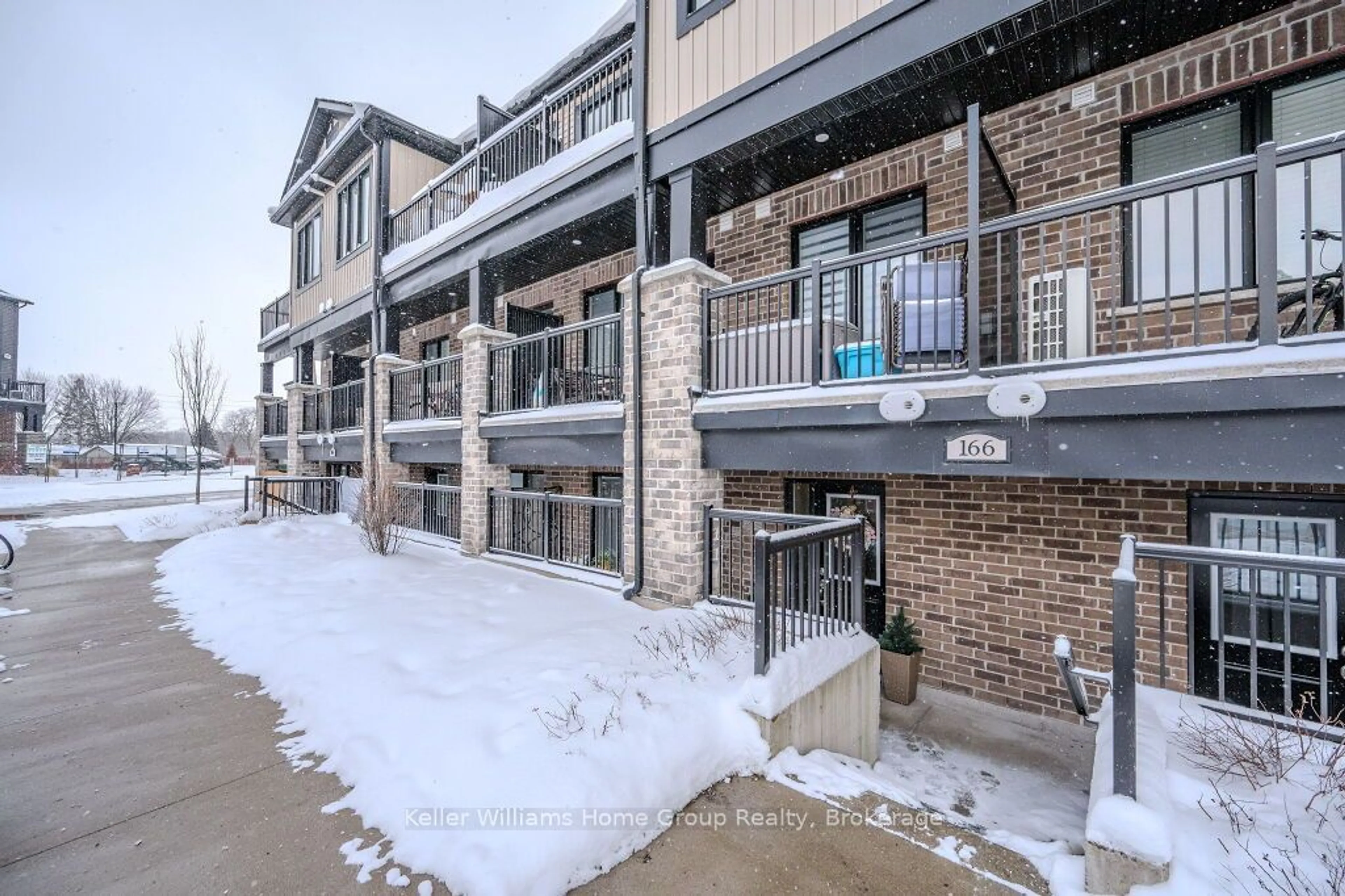 Patio, mountain view for 166 Rochefort St #E, Kitchener Ontario N2R 0P5