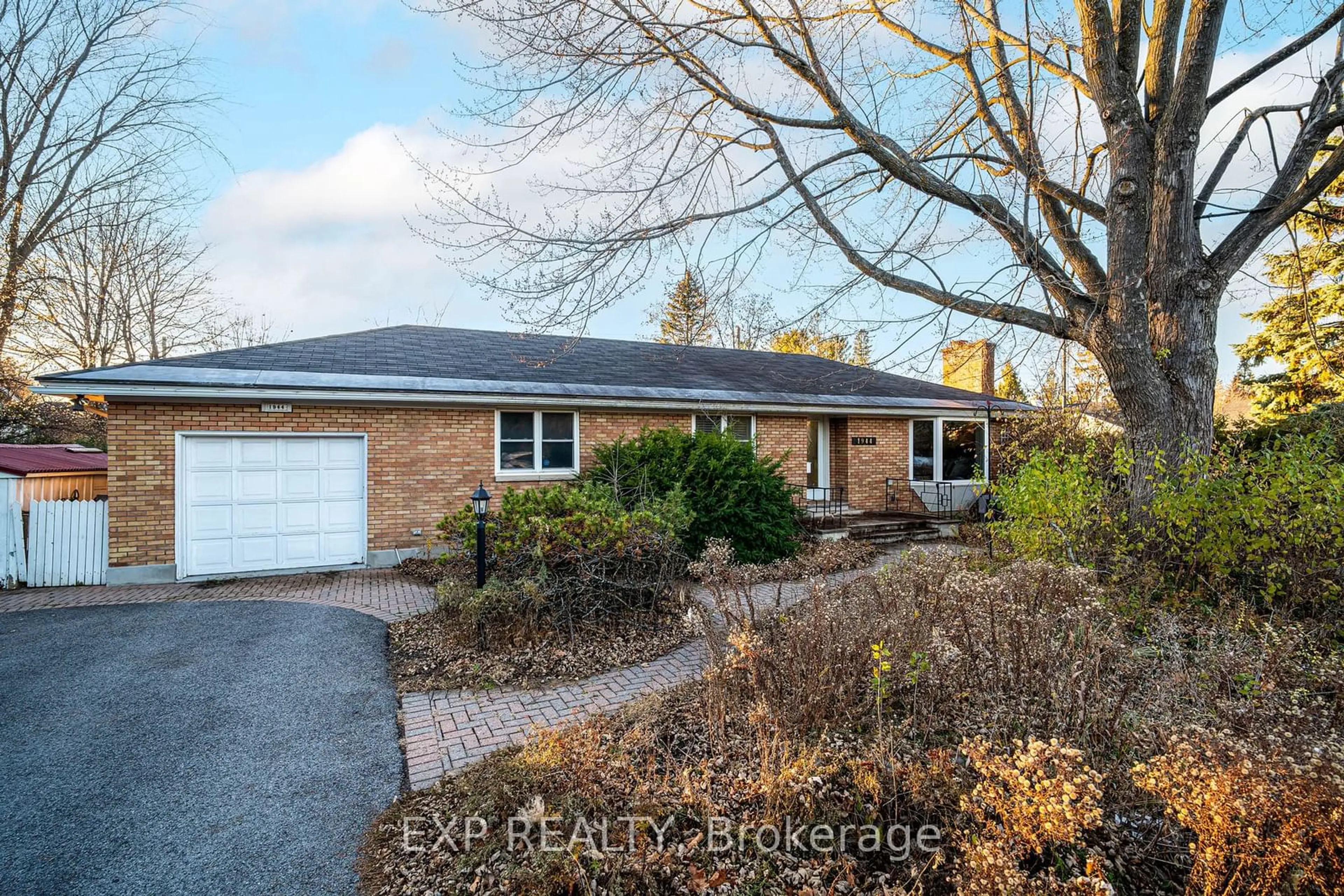 Home with brick exterior material, street for 1944 RONALD Ave, Alta Vista and Area Ontario K1H 5H9